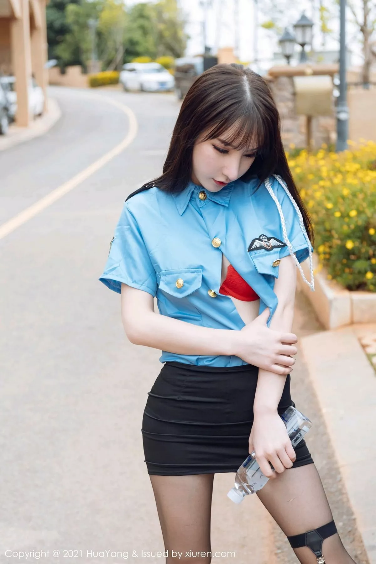 秀人集.com_[HuaYang花漾]Vol.351_女神周于希Sandy大理旅拍私房床上半脱露红色内衣完美诱惑写真59P
