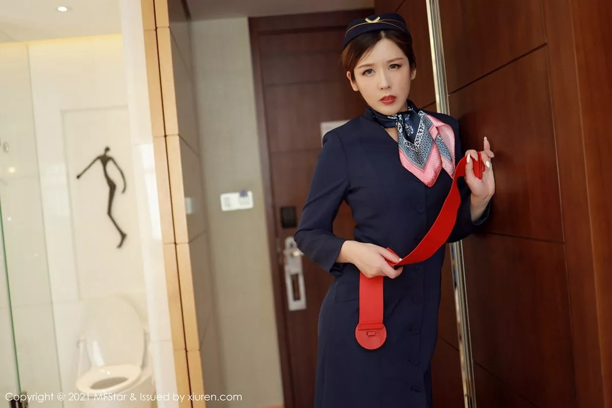 秀人集.com_[MFStar模范学院]Vol.437_嫩模Isabelle贵贵空乘职业制服主题露开档黑丝裤袜诱惑写真36P