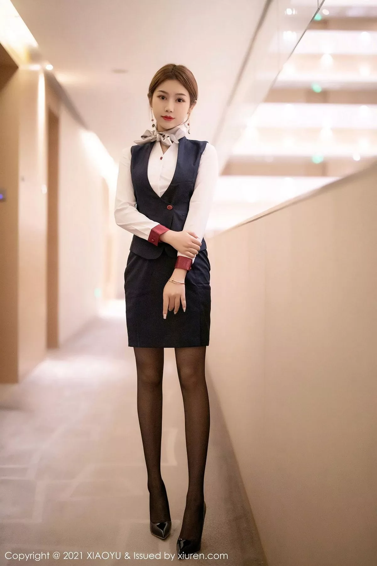 秀人集.com_[XiaoYu画语界]Vol.449_嫩模梦梵经典空乘制服半脱露红色内衣蕾丝吊袜撩人诱惑写真77P