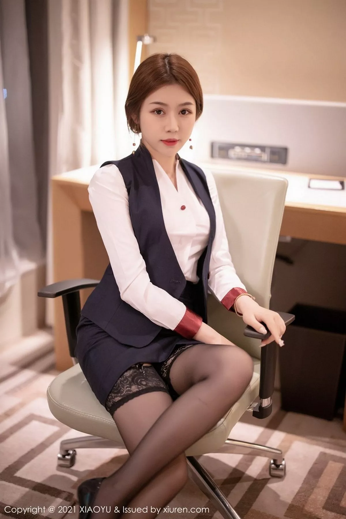秀人集.com_[XiaoYu画语界]Vol.449_嫩模梦梵经典空乘制服半脱露红色内衣蕾丝吊袜撩人诱惑写真77P