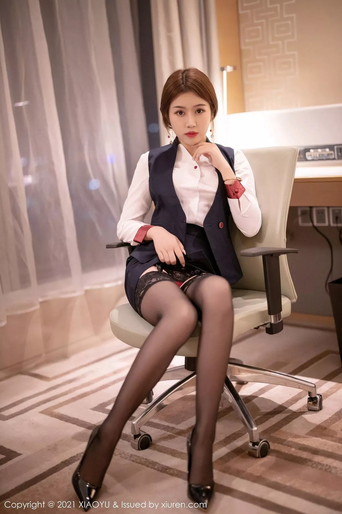 秀人集.com_[XiaoYu画语界]Vol.449_嫩模梦梵经典空乘制服半脱露红色内衣蕾丝吊袜撩人诱惑写真77P