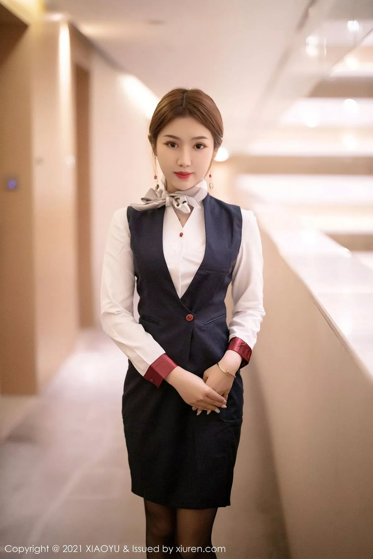 秀人集.com_[XiaoYu画语界]Vol.449_嫩模梦梵经典空乘制服半脱露红色内衣蕾丝吊袜撩人诱惑写真77P