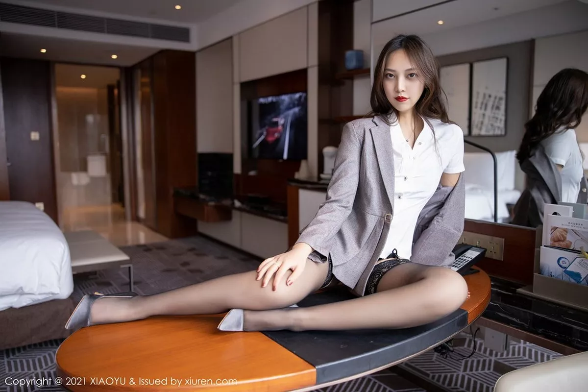 秀人集.com_[XiaoYu画语界]Vol.450_嫩模郑颖姗经典职场制服主题黑色蕾丝吊袜秀翘臀诱惑写真90P