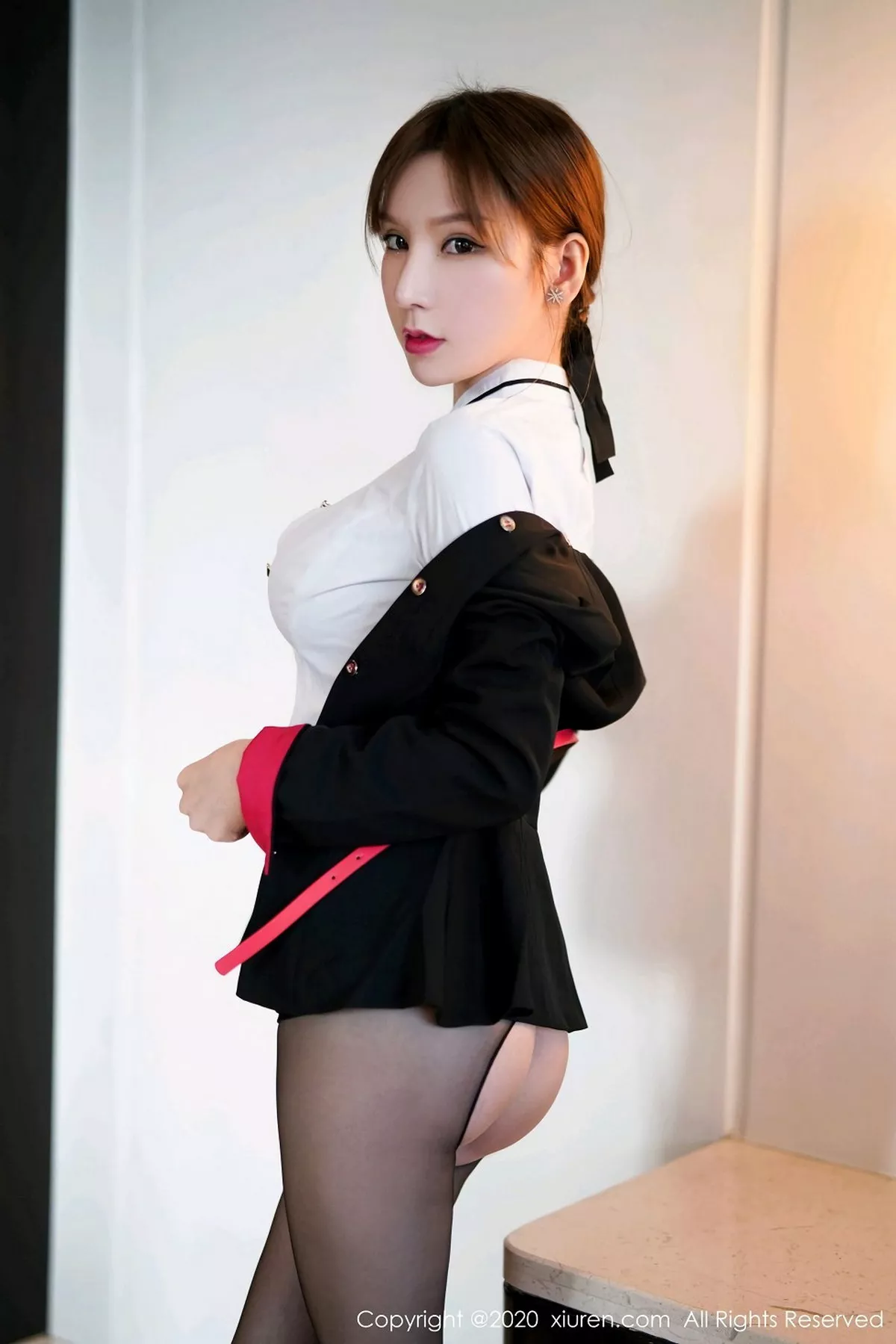 秀人集.com_[XiuRen秀人网]No.2915_女神周于希Sandy空姐真实场景剧情主题红色内衣配黑丝诱惑写真106P
