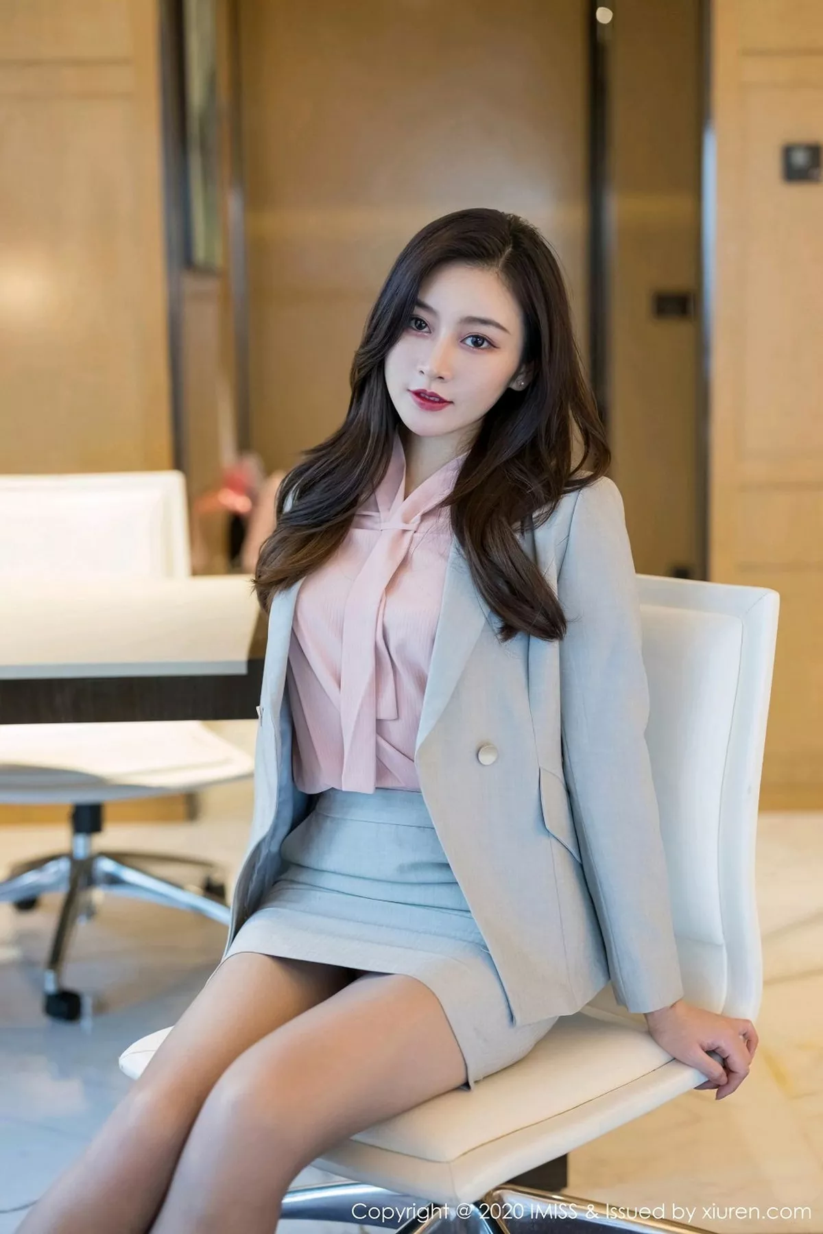 秀人集.com_[IMISS爱蜜社]Vol.538_气质美女Vanessa脱OL制服露性感内衣秀完美身材诱惑写真60P