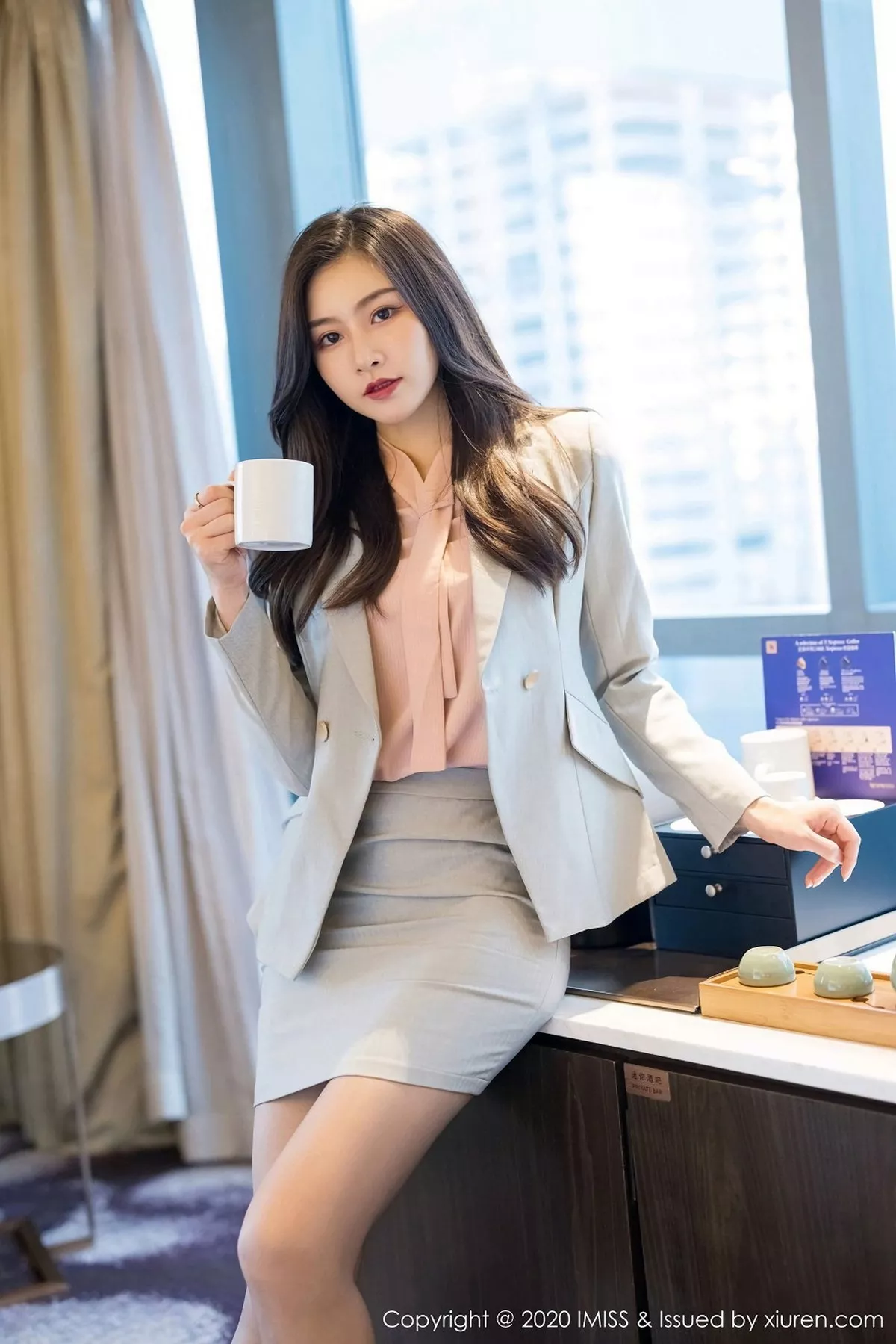 秀人集.com_[IMISS爱蜜社]Vol.538_气质美女Vanessa脱OL制服露性感内衣秀完美身材诱惑写真60P