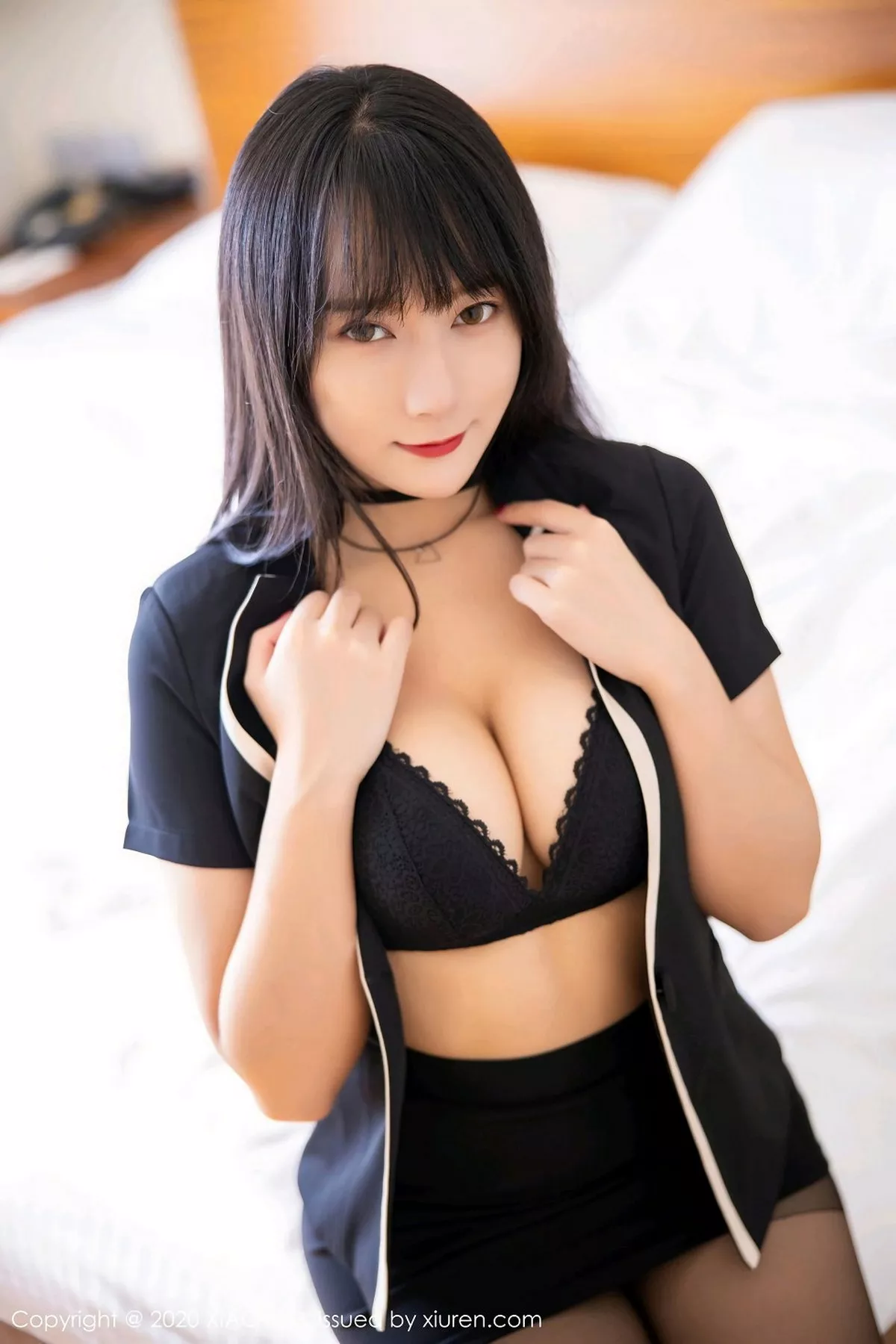 秀人集.com_[XiaoYu画语界]Vol.436_嫩模何嘉颖经典职场制服半脱露豪乳开档黑丝裤袜诱惑写真100P