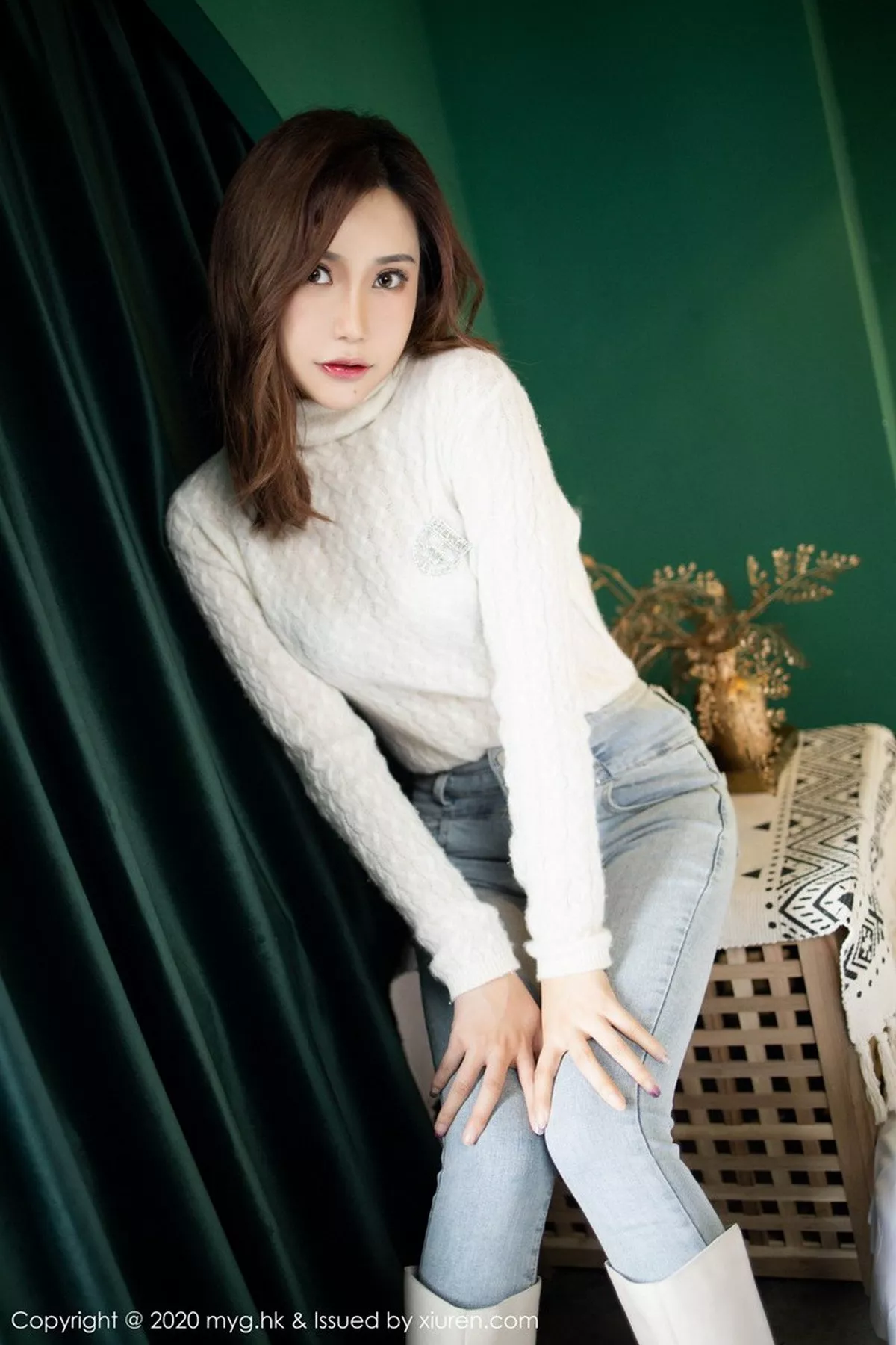 秀人集.com_[MyGirl美媛馆]Vol.470_女神绮里嘉ula私房猩红镂空内衣配黑丝袜秀完美身材诱惑写真82P