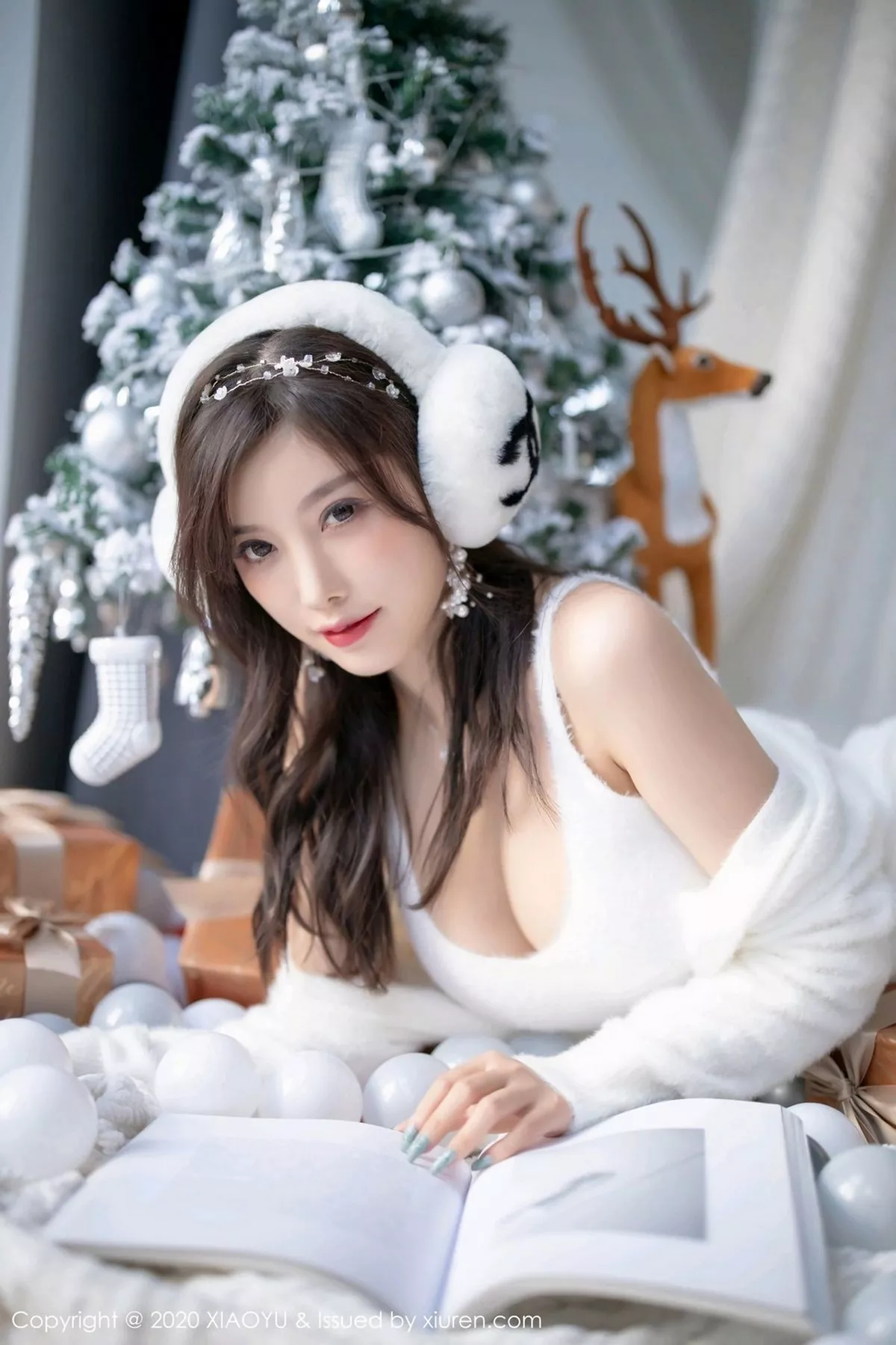 秀人集.com_[XiaoYu画语界]Vol.437_女神杨晨晨sugar圣诞主题白色绒毛内衣配白丝网袜诱惑写真74P