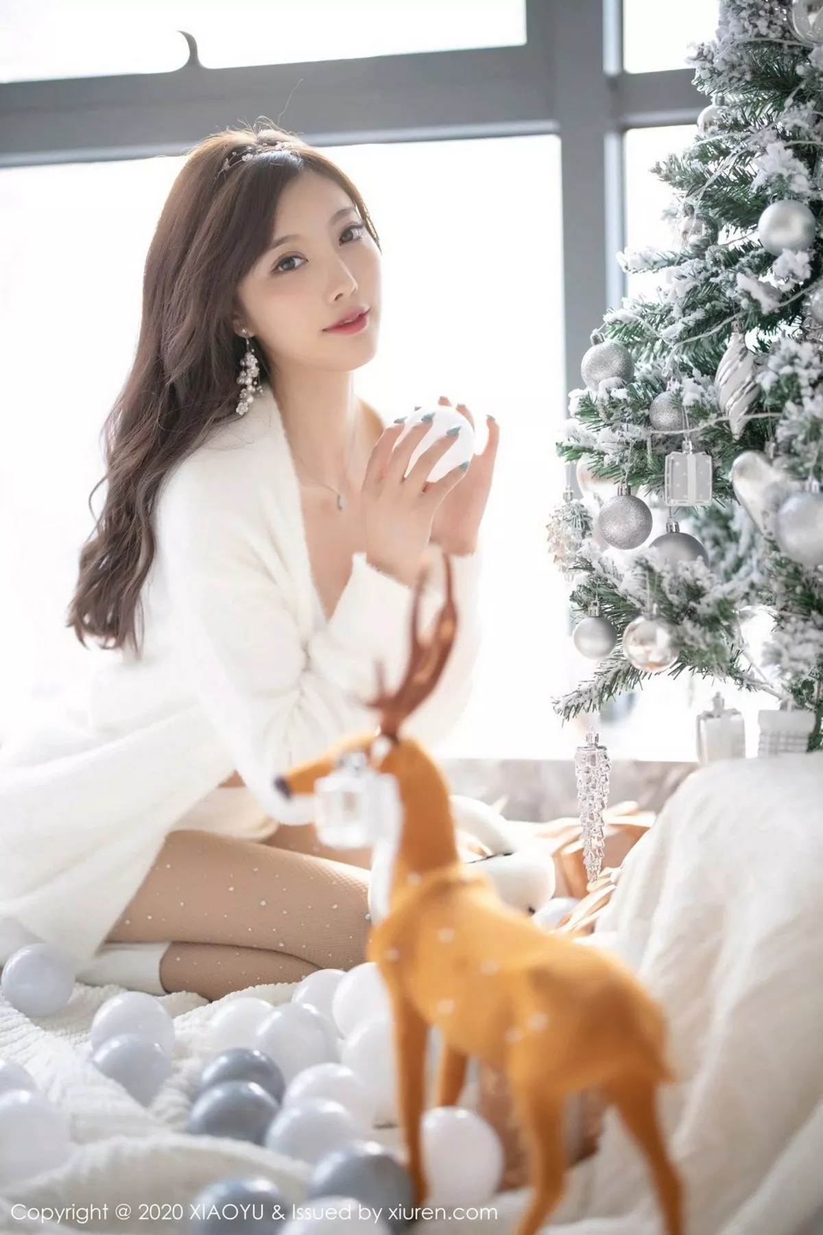 秀人集.com_[XiaoYu画语界]Vol.437_女神杨晨晨sugar圣诞主题白色绒毛内衣配白丝网袜诱惑写真74P