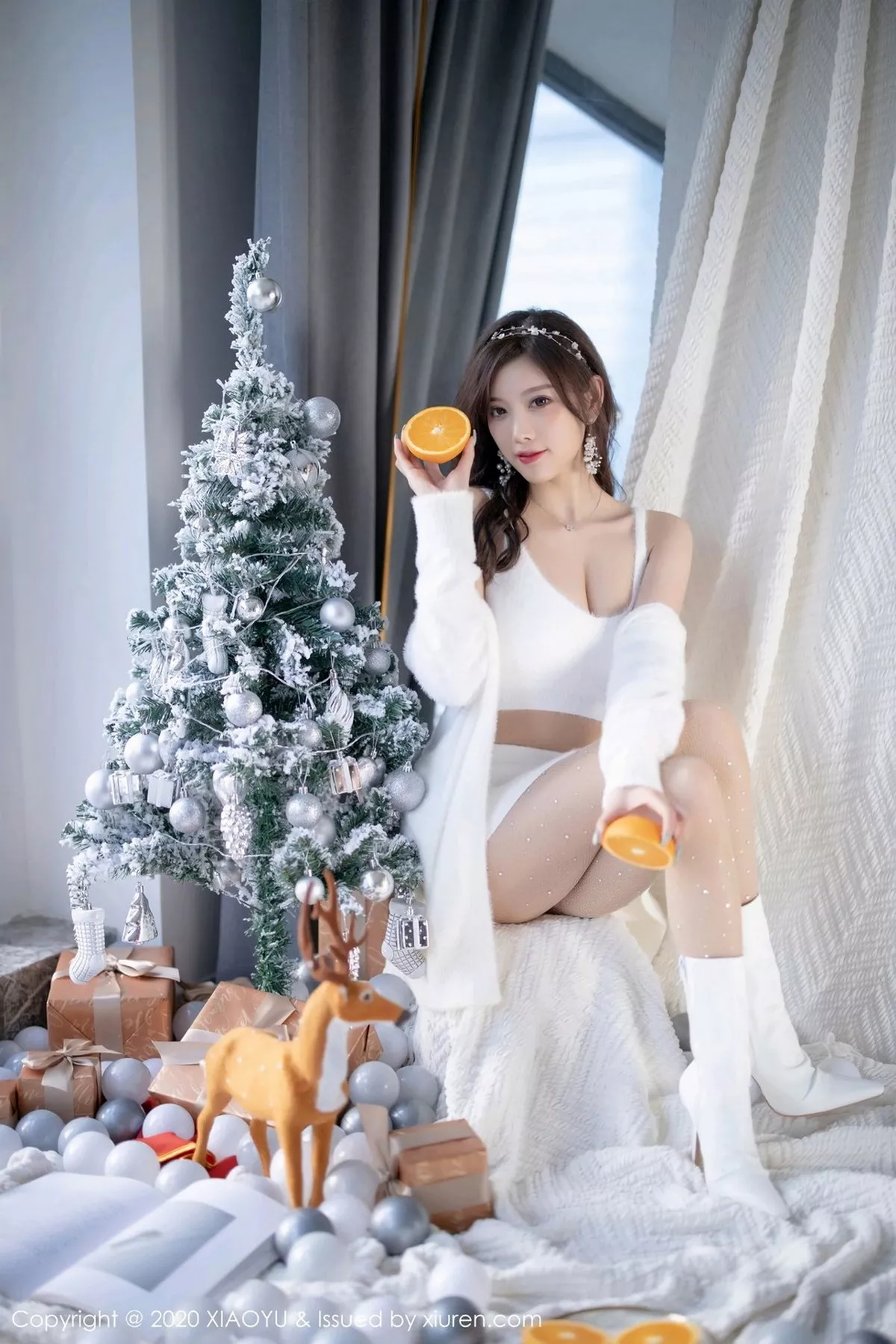 秀人集.com_[XiaoYu画语界]Vol.437_女神杨晨晨sugar圣诞主题白色绒毛内衣配白丝网袜诱惑写真74P
