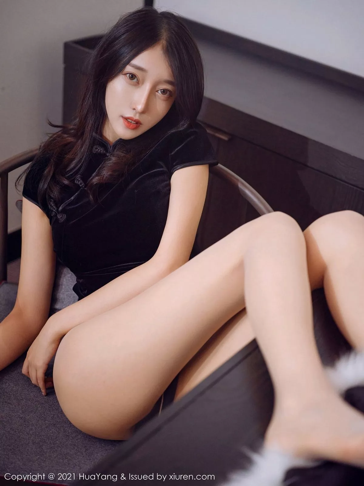 秀人集.com_[HuaYang花漾]Vol.353_嫩模玥儿玥er杭州旅拍古韵典雅旗袍配肉丝裤袜诱惑写真57P