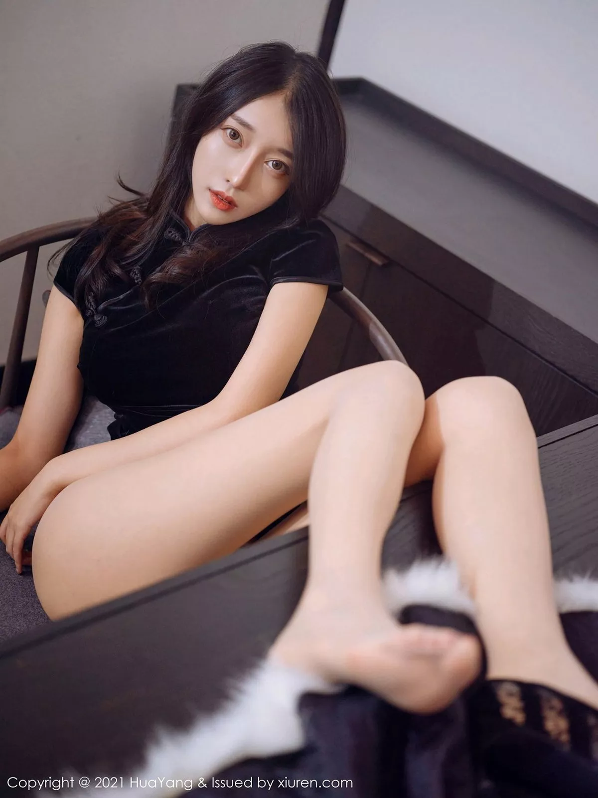 秀人集.com_[HuaYang花漾]Vol.353_嫩模玥儿玥er杭州旅拍古韵典雅旗袍配肉丝裤袜诱惑写真57P