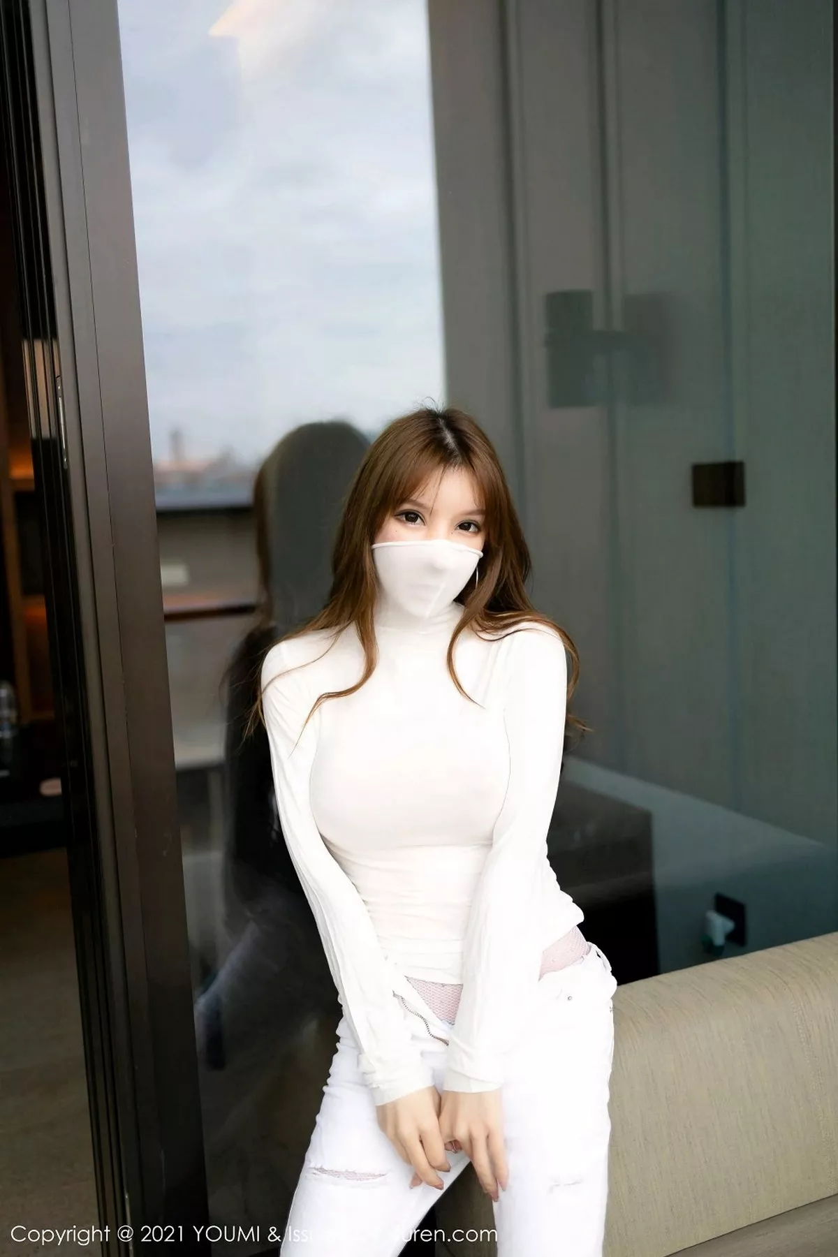 秀人集.com_[YouMi尤蜜荟]Vol.589_女神周于希Sandy厦门旅拍高领真空毛衣配白丝网袜诱惑写真56P