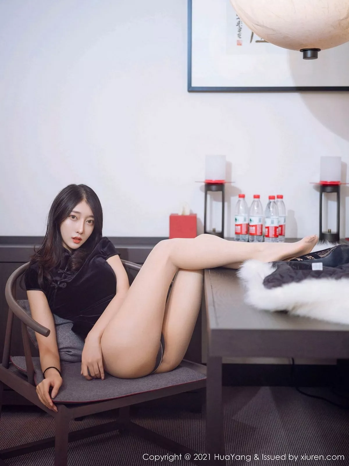 秀人集.com_[HuaYang花漾]Vol.353_嫩模玥儿玥er杭州旅拍古韵典雅旗袍配肉丝裤袜诱惑写真57P