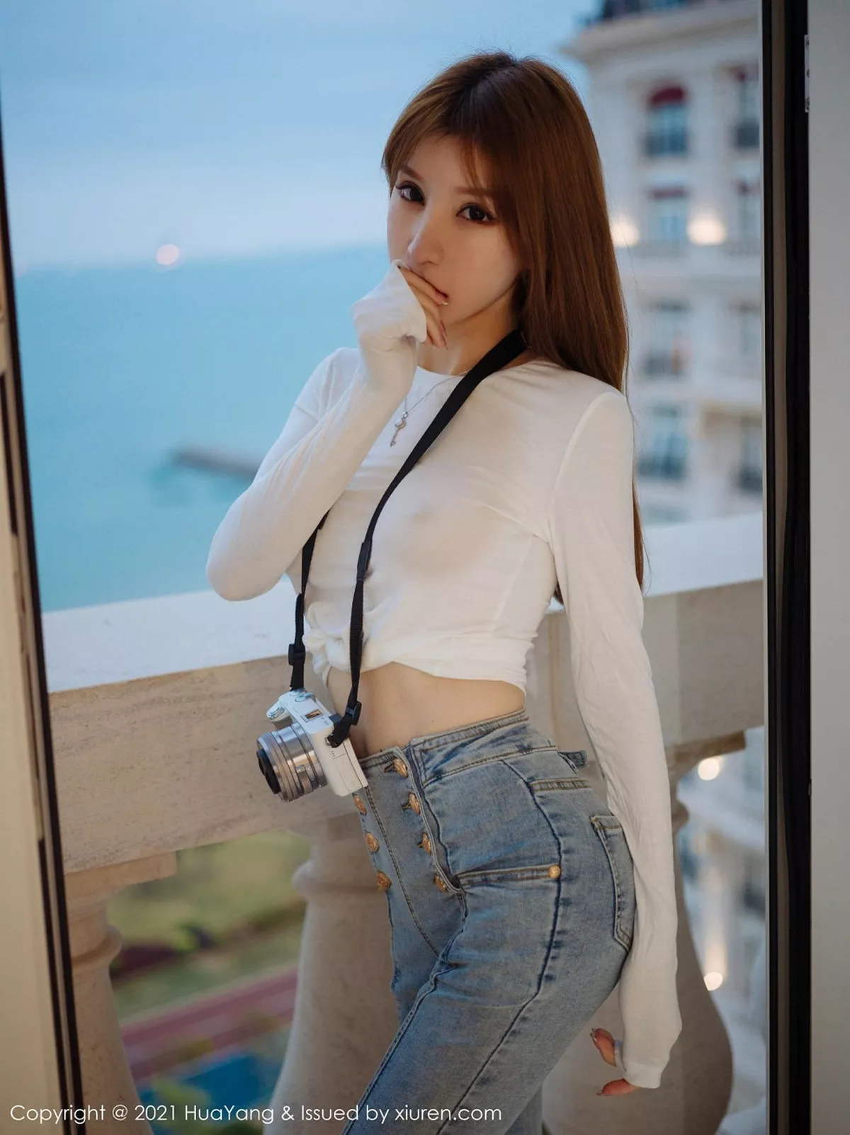 秀人集.com_[HuaYang花漾]Vol.357_女神周于希Sandy厦门旅拍薄透白色T真空激凸撩人诱惑写真71P