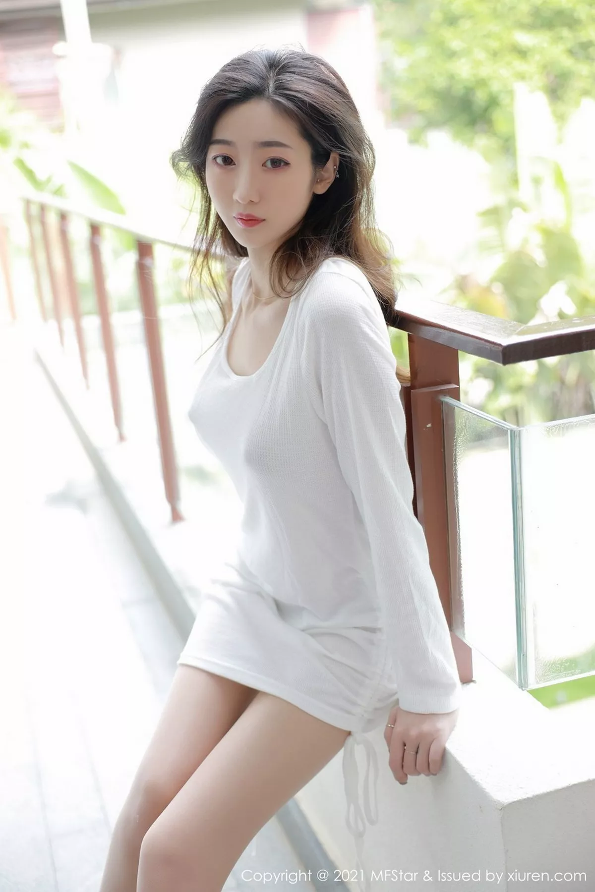 秀人集.com_[MFStar模范学院]Vol.446_嫩模安琪Yee三亚旅拍薄透白色上衣配朦胧肉丝袜极致魅惑写真50P