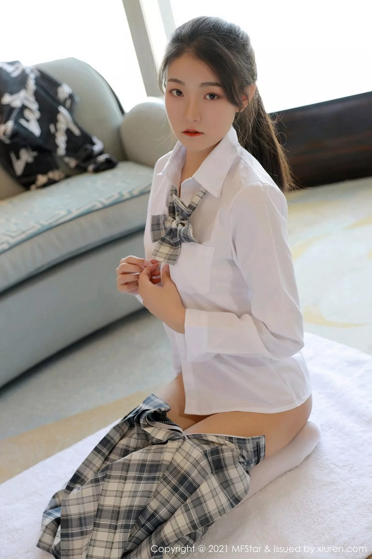 秀人集.com_[MFStar模范学院]Vol.448_嫩模Laura苏雨彤清纯格子JK制服半脱露性感内衣诱惑写真40P
