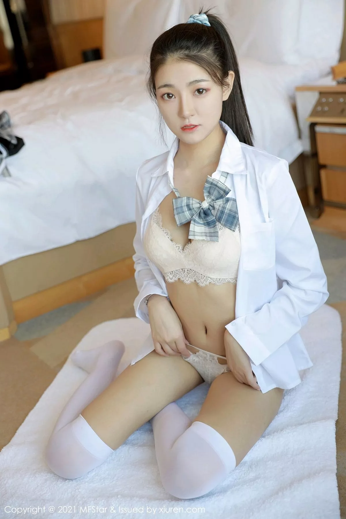 秀人集.com_[MFStar模范学院]Vol.448_嫩模Laura苏雨彤清纯格子JK制服半脱露性感内衣诱惑写真40P