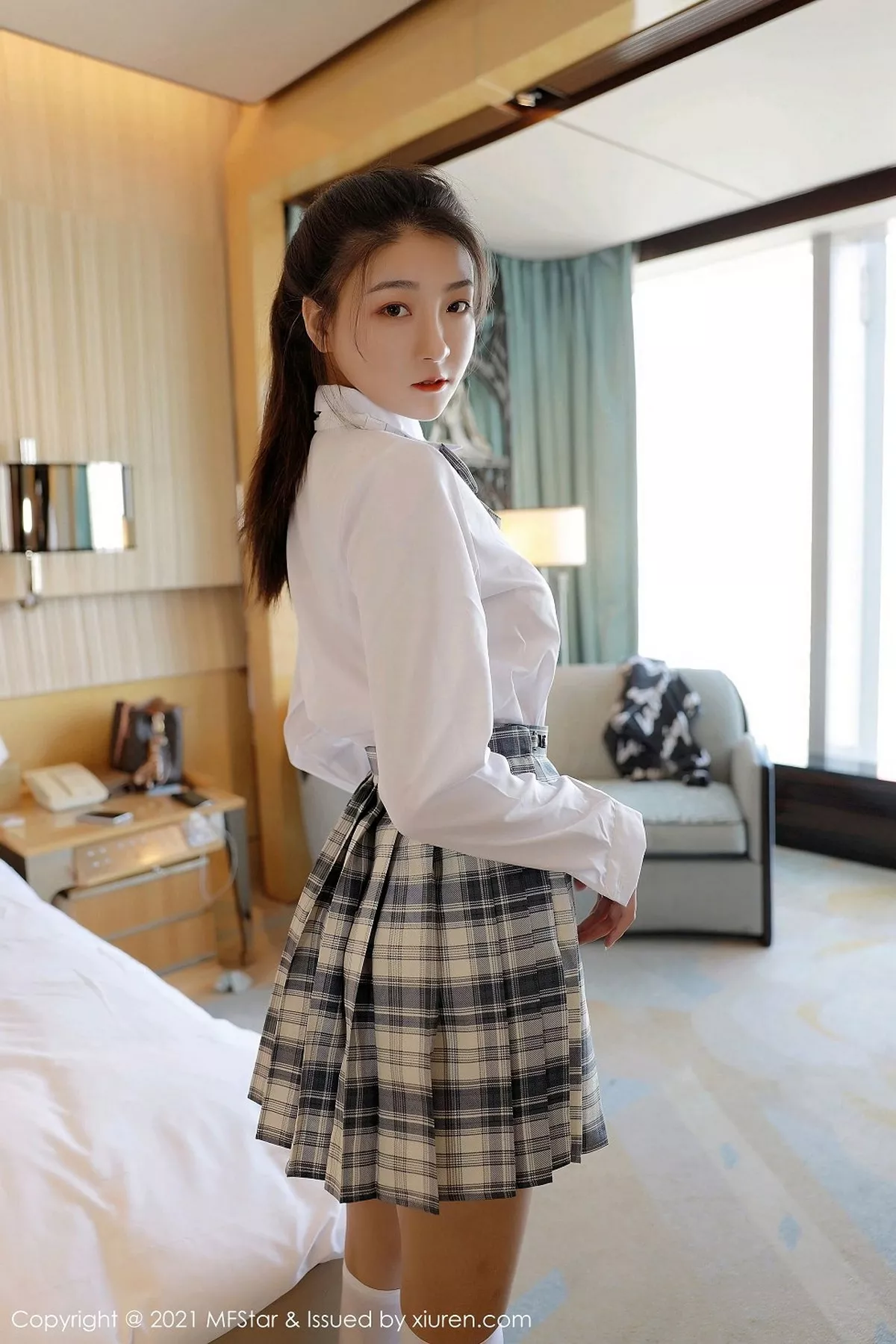 秀人集.com_[MFStar模范学院]Vol.448_嫩模Laura苏雨彤清纯格子JK制服半脱露性感内衣诱惑写真40P