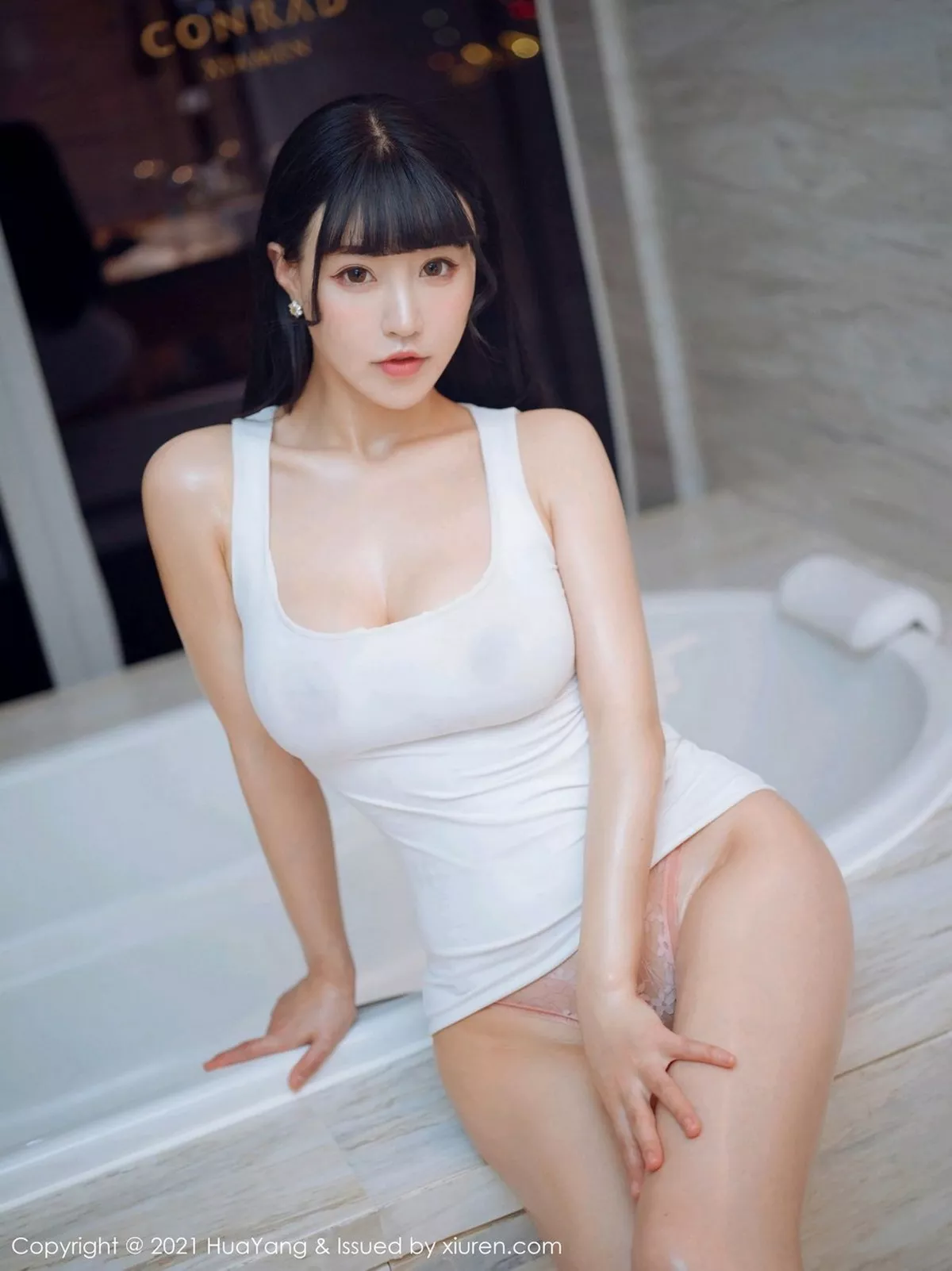 秀人集.com_[HuaYang花漾]Vol.360_女神朱可儿Flower厦门旅拍白色低胸服饰秀凹凸惹火身材诱惑写真63P