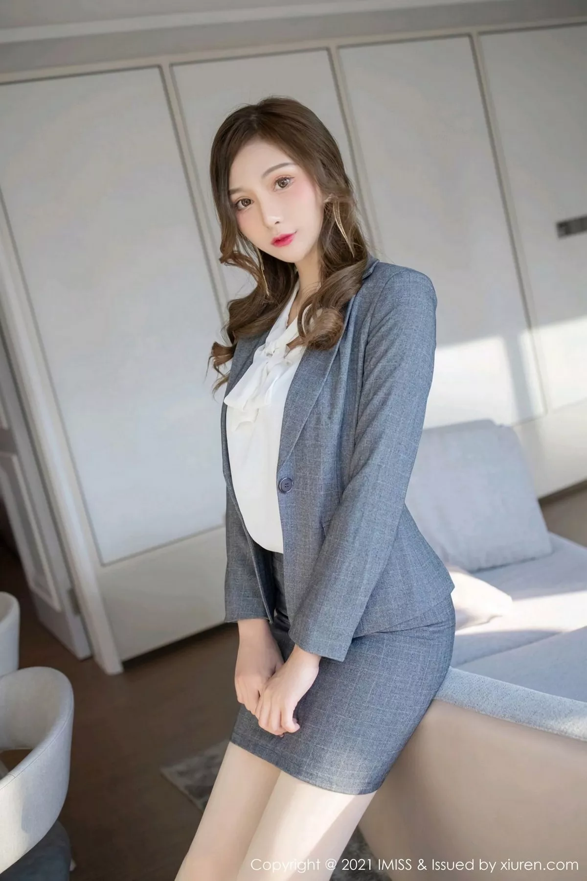 秀人集.com_[IMISS爱蜜社]Vol.548_气质女神Lavinia肉肉私房脱职业OL装肉丝裤袜秀翘臀诱惑写真58P