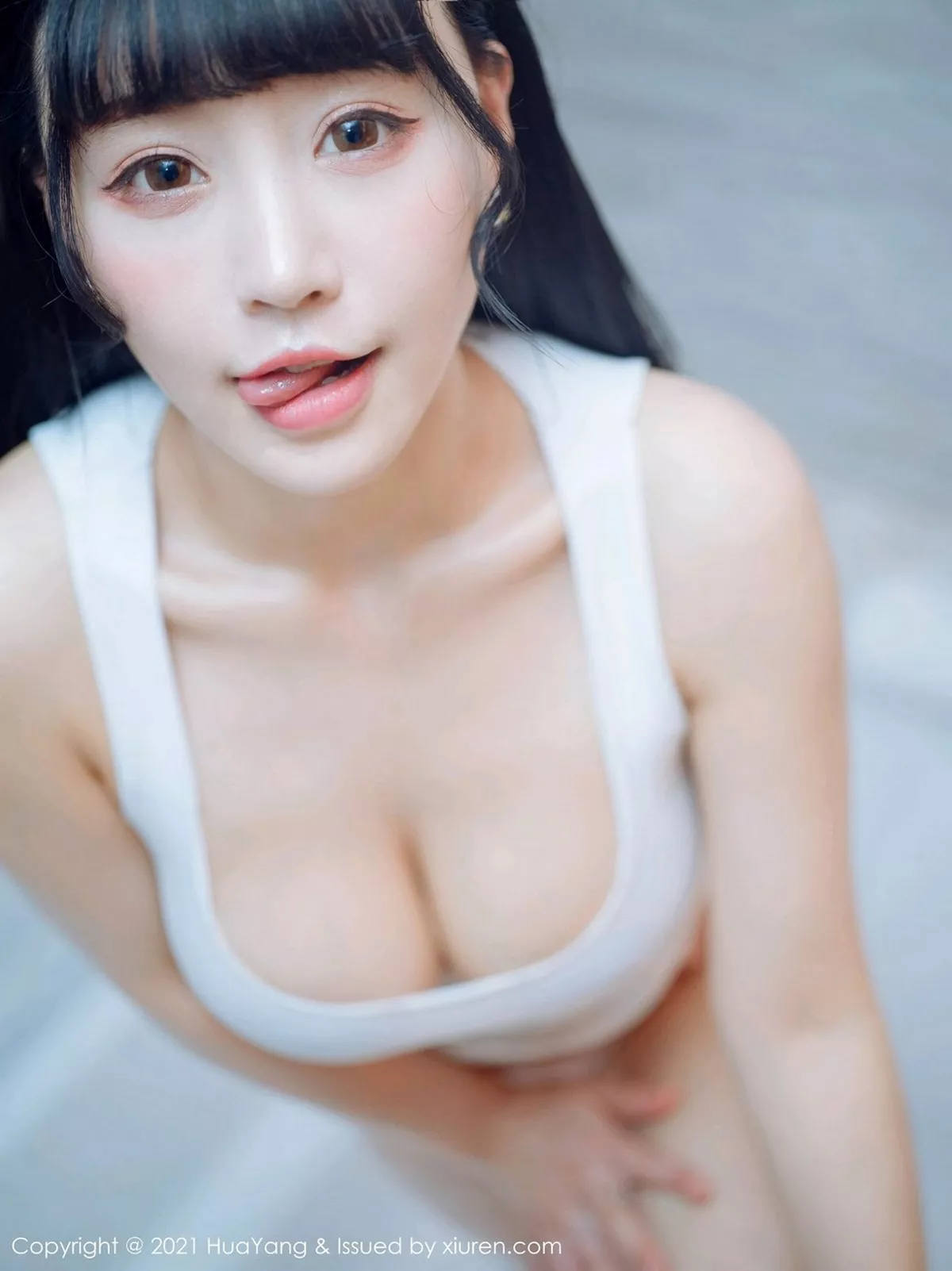秀人集.com_[HuaYang花漾]Vol.360_女神朱可儿Flower厦门旅拍白色低胸服饰秀凹凸惹火身材诱惑写真63P