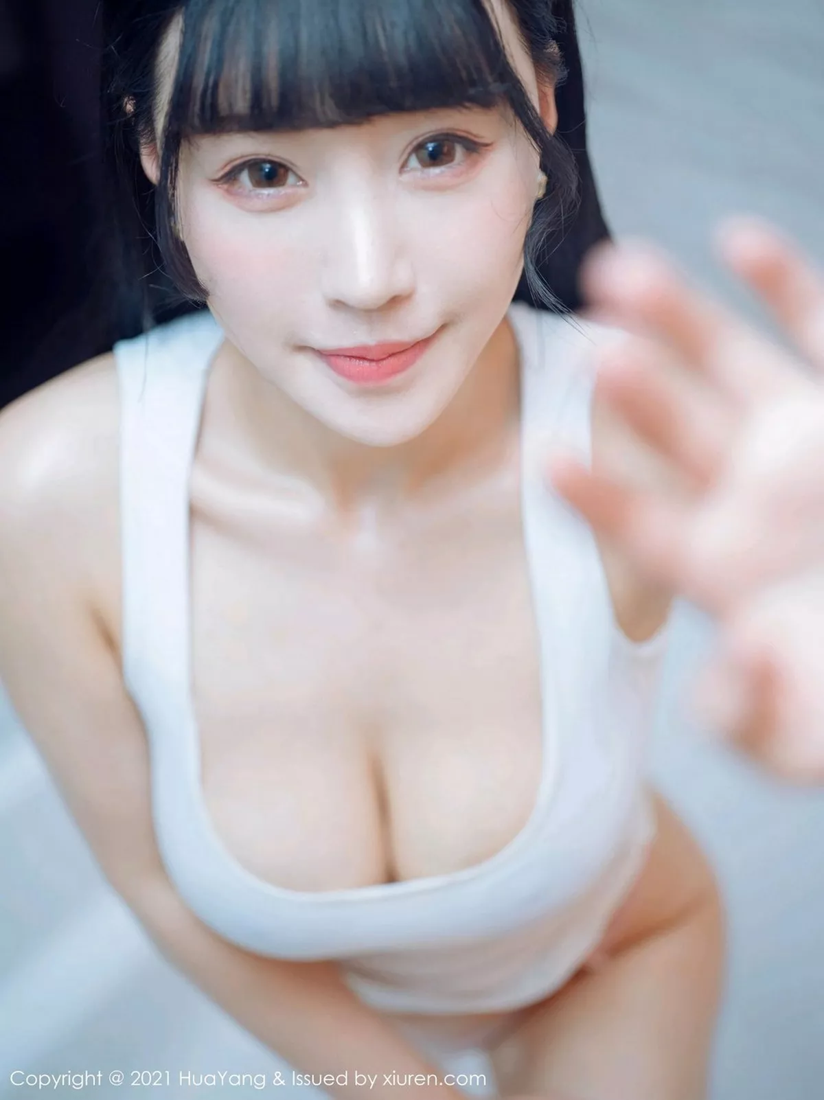 秀人集.com_[HuaYang花漾]Vol.360_女神朱可儿Flower厦门旅拍白色低胸服饰秀凹凸惹火身材诱惑写真63P