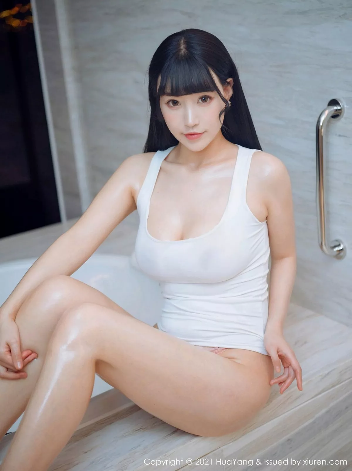 秀人集.com_[HuaYang花漾]Vol.360_女神朱可儿Flower厦门旅拍白色低胸服饰秀凹凸惹火身材诱惑写真63P
