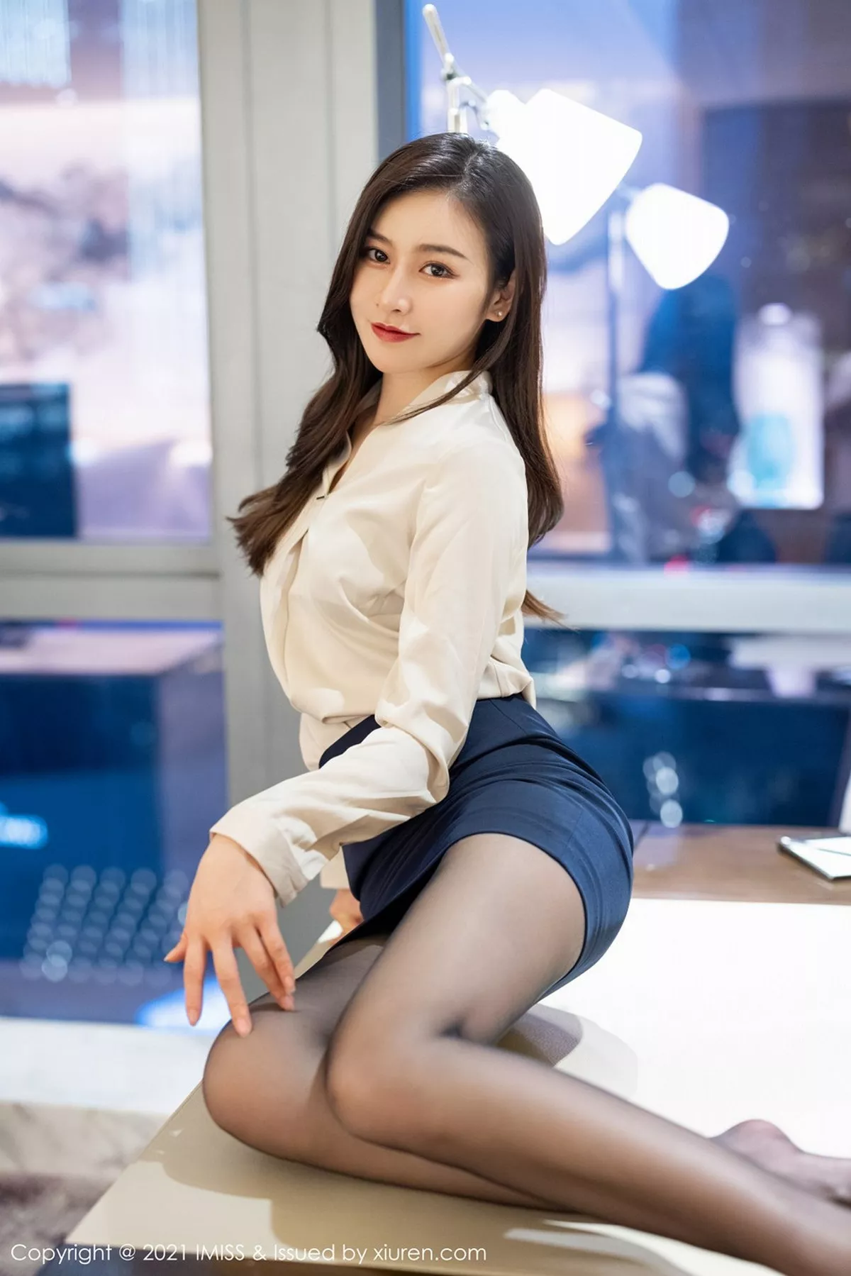 秀人集.com_[IMISS爱蜜社]Vol.549_气质美女Vanessa短裙下性感黑丝裤袜秀美腿迷人诱惑写真53P