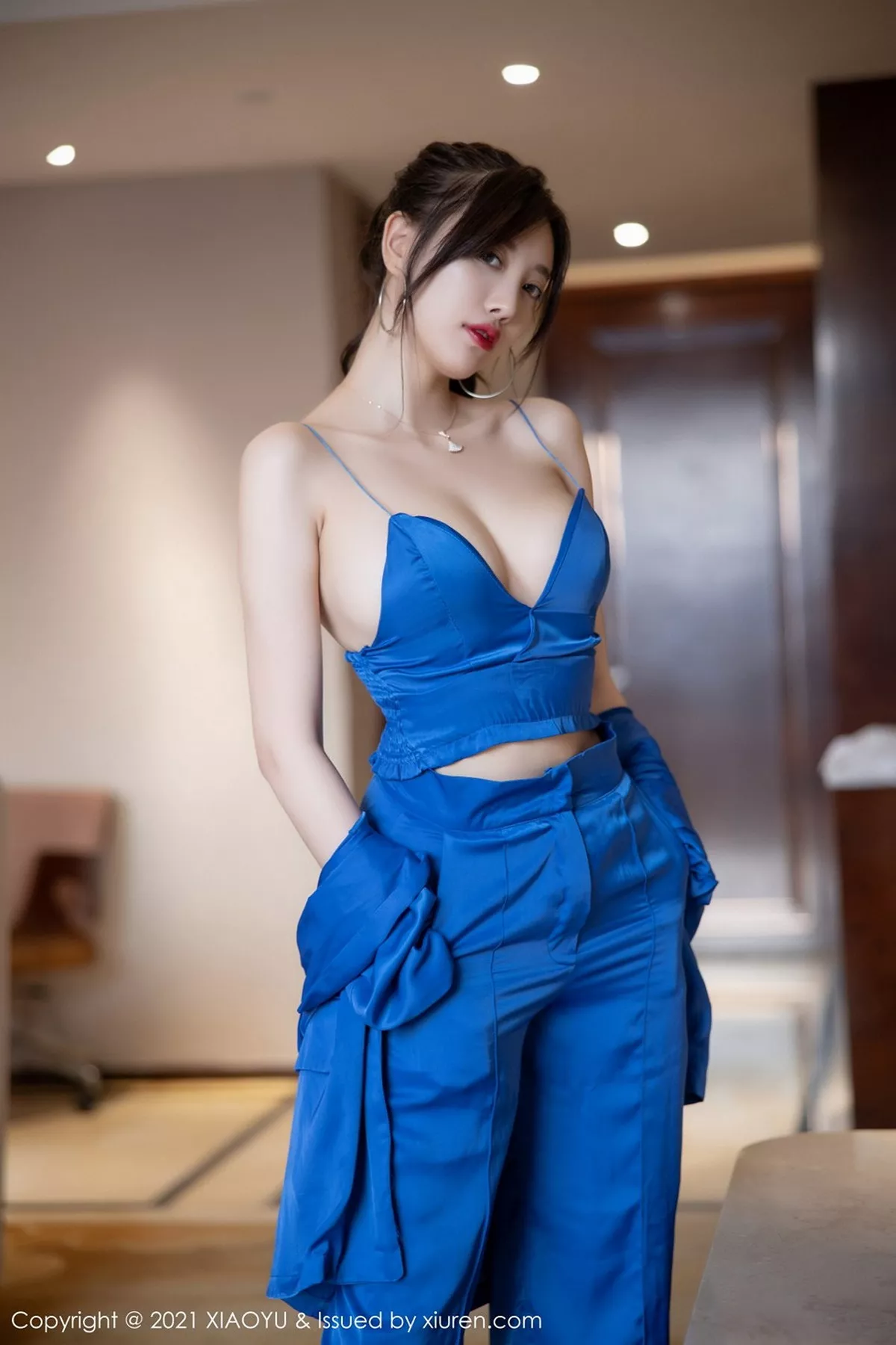 秀人集.com_[XiaoYu画语界]Vol.467_女神杨晨晨sugar私房旅拍蓝色西装下丝质吊带配蕾丝内裤诱惑写真98P