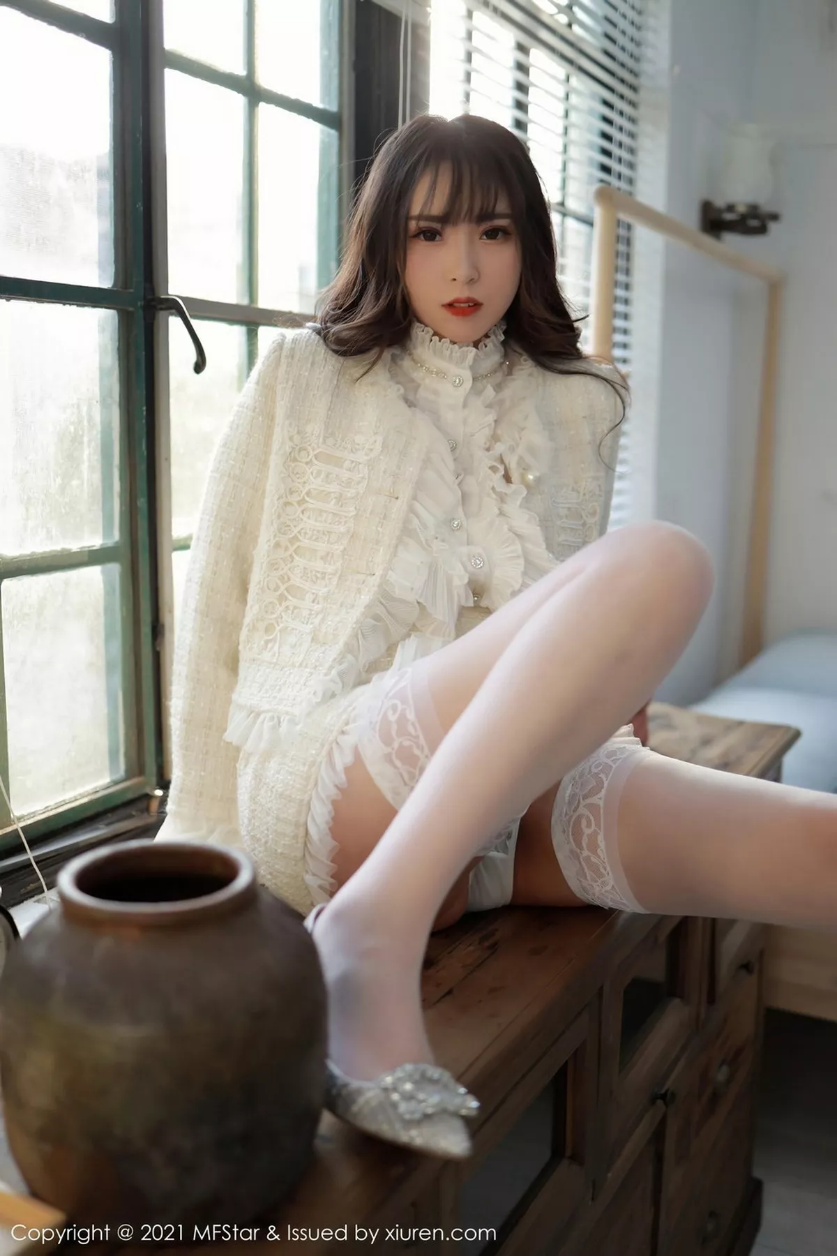 秀人集.com_[MFStar模范学院]Vol.442_嫩模小波多私房真空透视服饰配白色蕾丝袜完美诱惑写真49P