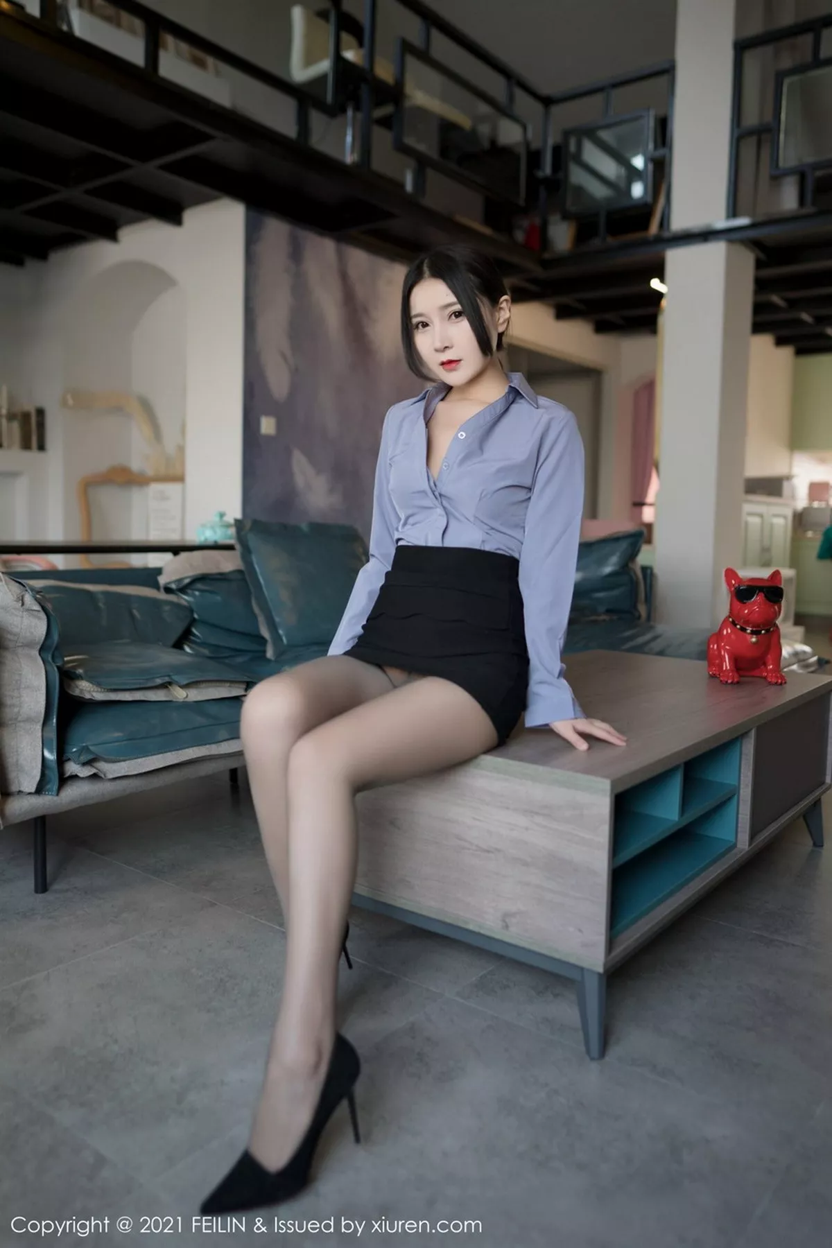 秀人集.com_[FeiLin嗲囡囡]VOL.369_嫩模林煊煊职场秘书OL制服脱衬衣露性感黑色内衣诱惑写真44P