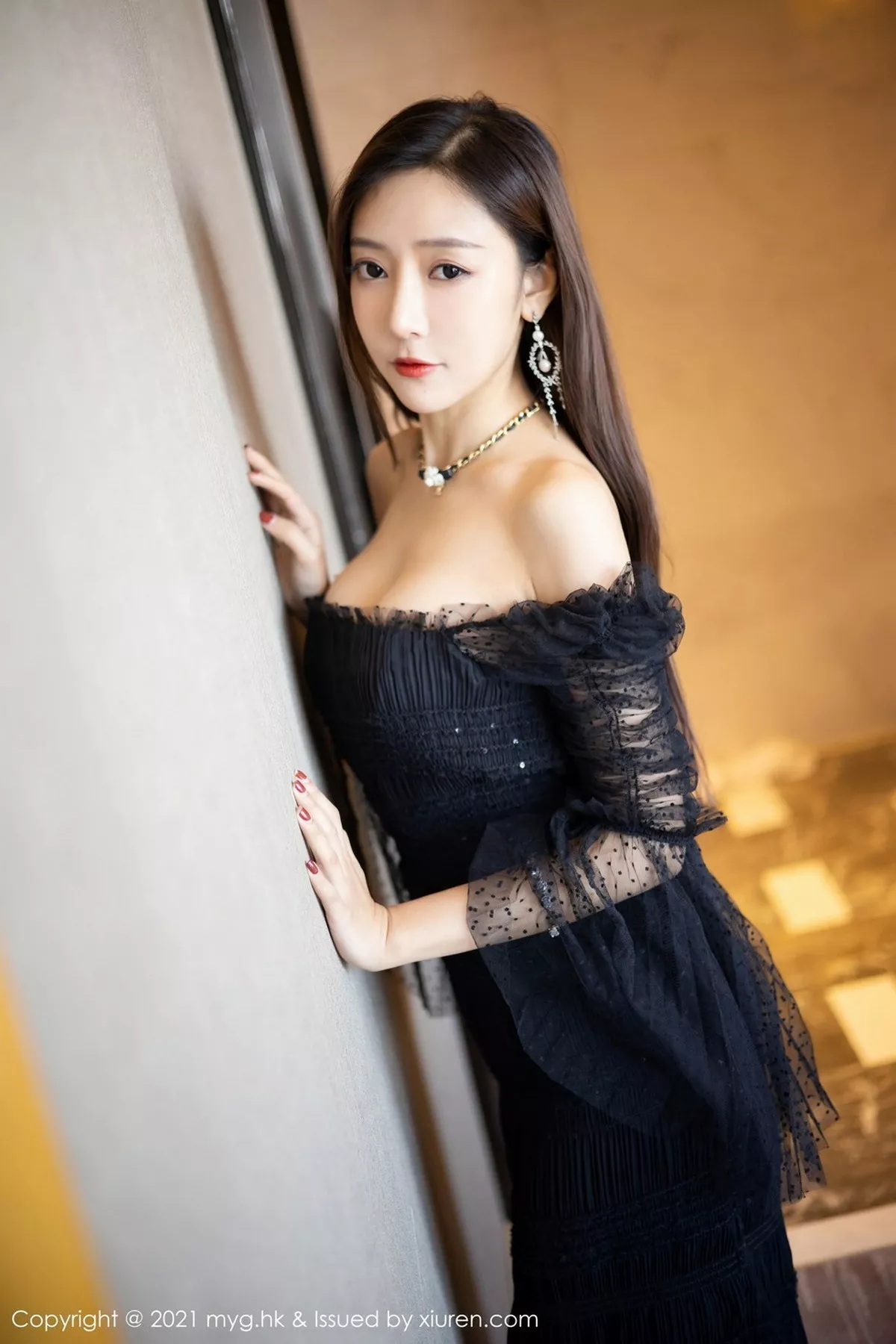 秀人集.com_[MyGirl美媛馆]Vol.482_女神王馨瑶yanni古韵旗袍+粉色华丽礼裙秀完美身材诱惑写真63P