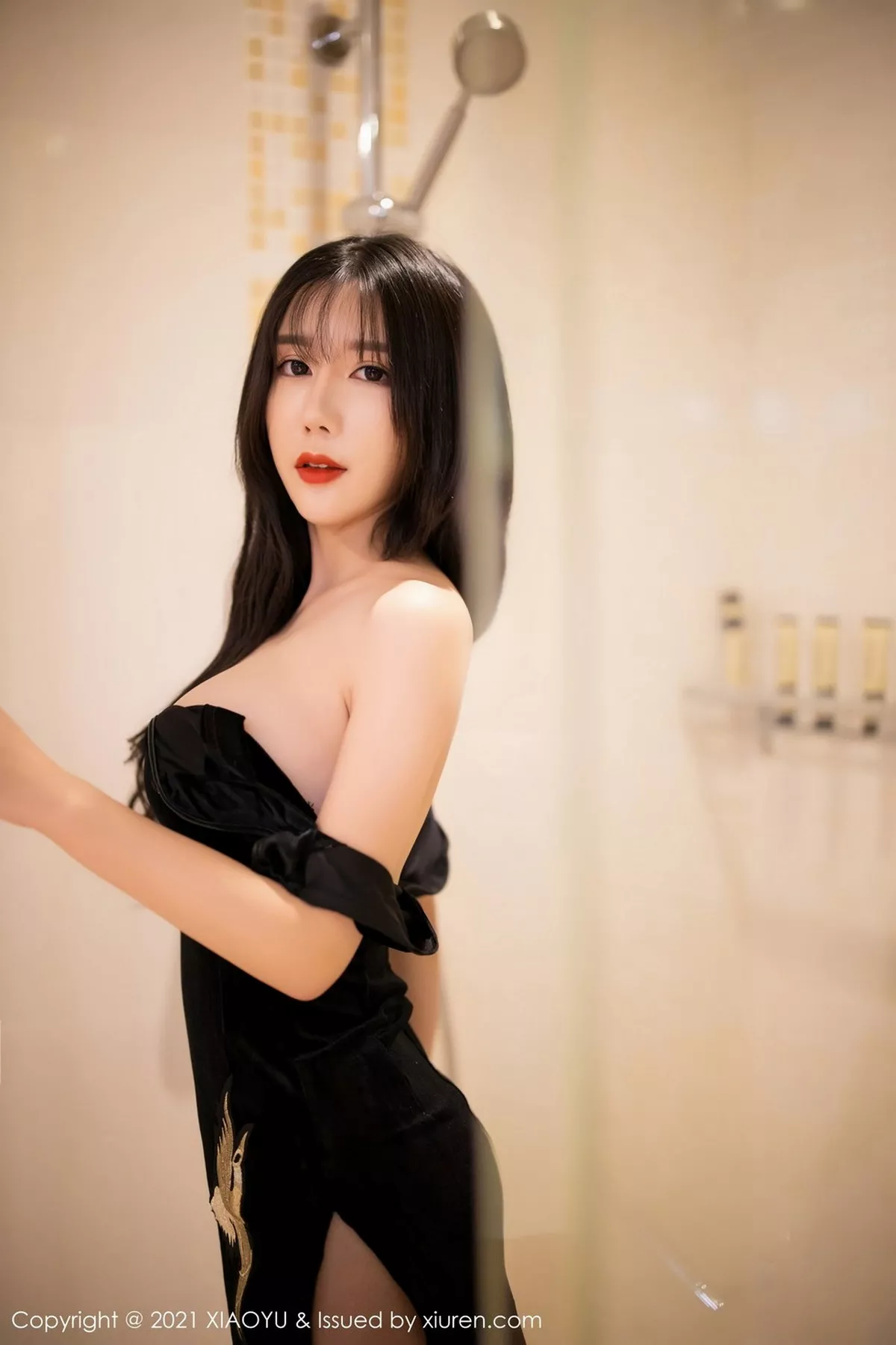 秀人集.com_[XiaoYu画语界]Vol.456_嫩模陈梦babe黑色典雅旗袍配无内黑丝裤袜撩人诱惑写真100P