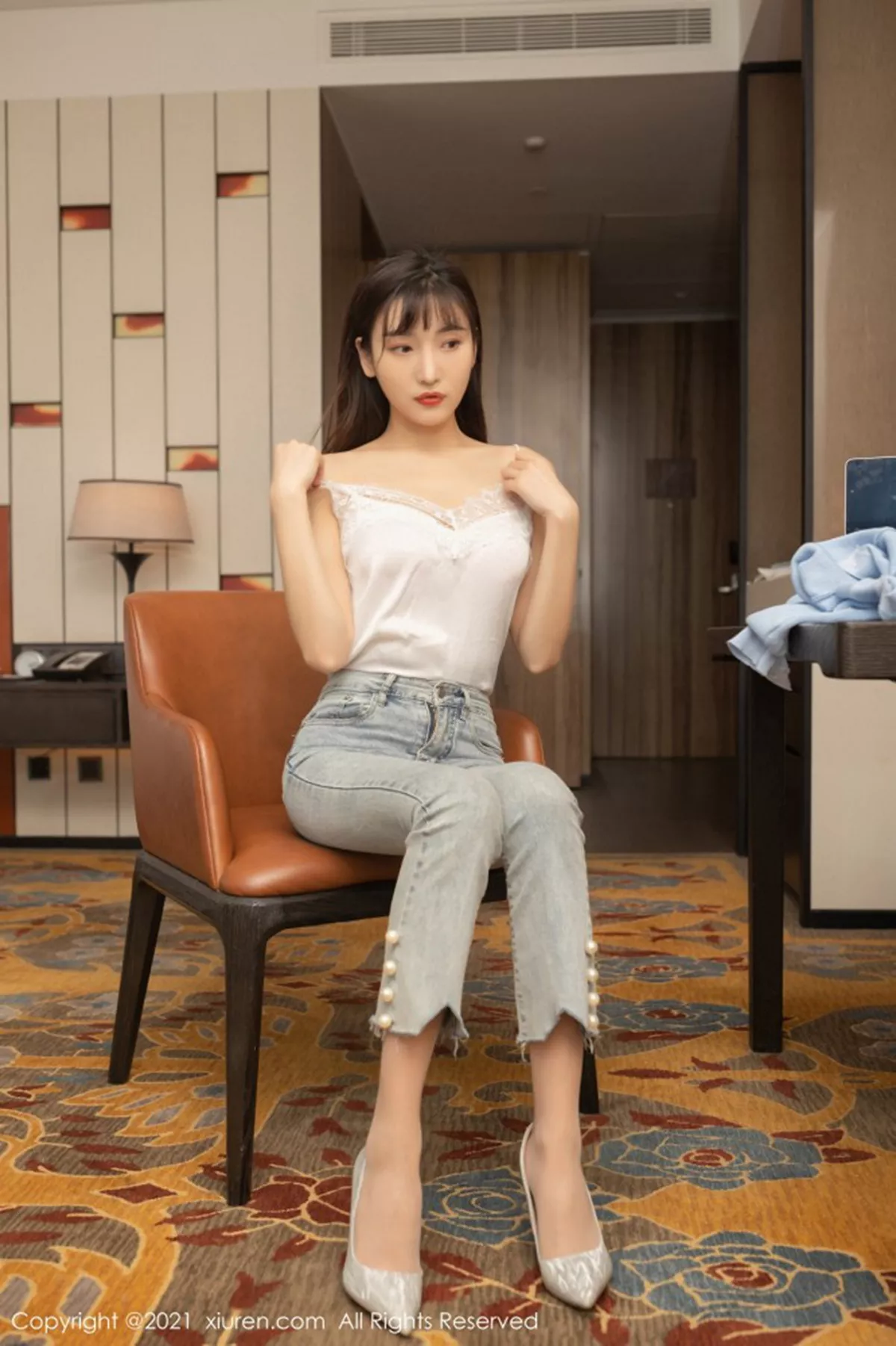 秀人集.com_[XiuRen秀人网]No.3146_嫩模陆萱萱秘书遭遇主题脱牛仔裤露无内肉丝裤袜撩人诱惑写真70P