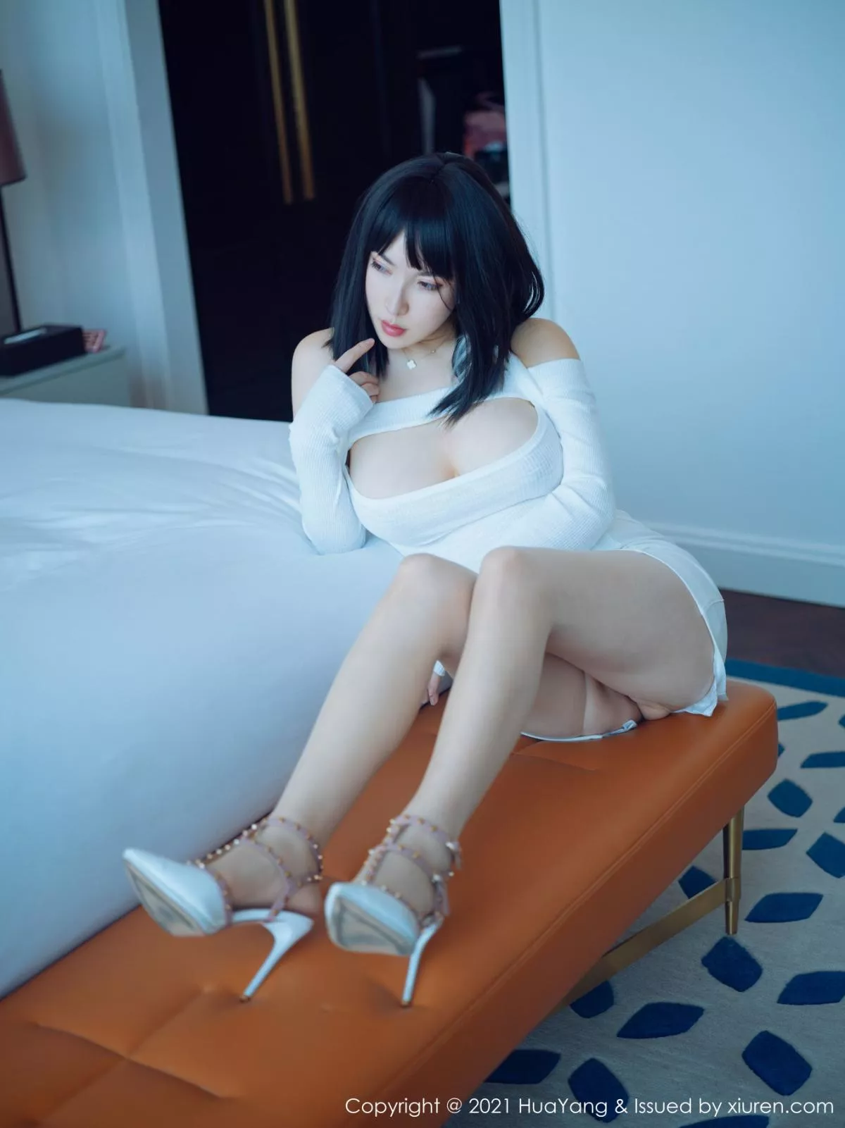 秀人集.com_[HuaYang花漾]Vol.371_新人模特乔漫妮mina私房白色开胸连身裙露傲人豪乳撩人诱惑写真52P