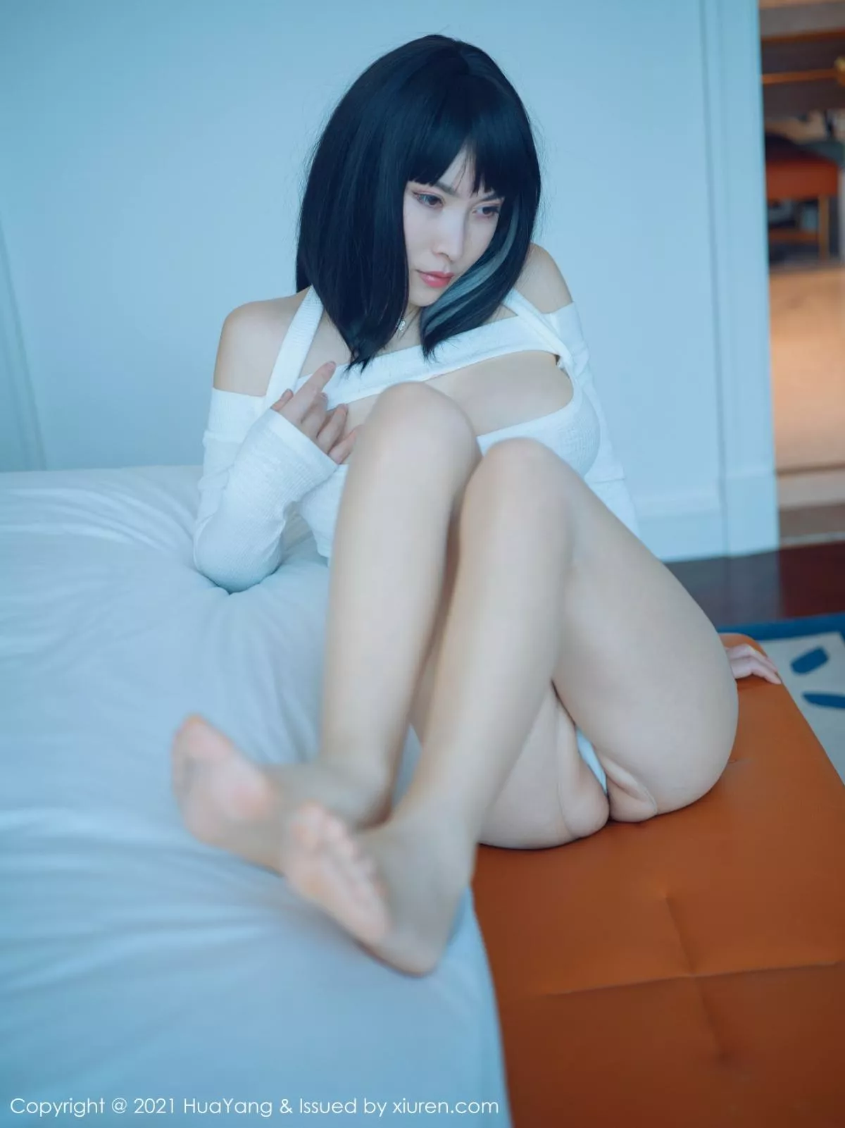 秀人集.com_[HuaYang花漾]Vol.371_新人模特乔漫妮mina私房白色开胸连身裙露傲人豪乳撩人诱惑写真52P