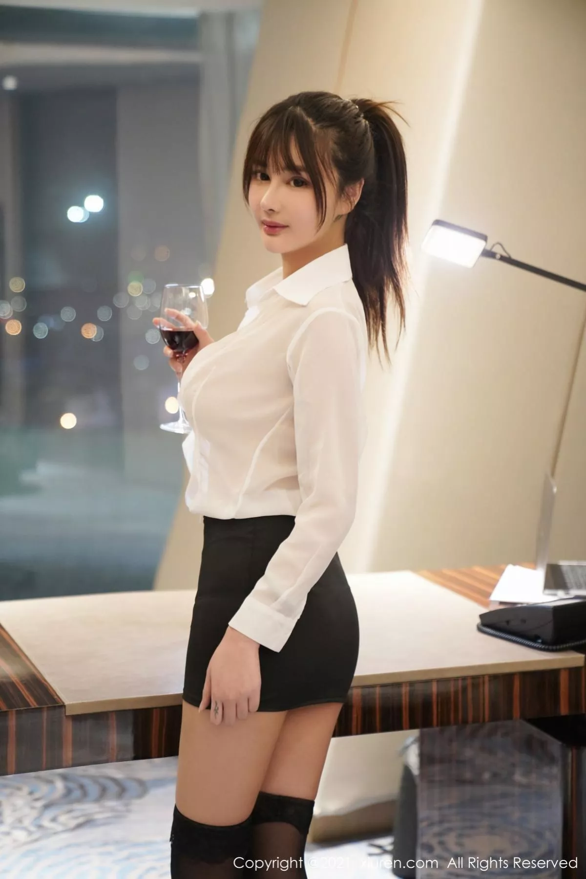 秀人集.com_[XiuRen秀人网]No.3164_嫩模萌奈子酒店红酒美人主题性感真空白衬衣配黑短裙完美诱惑写真59P