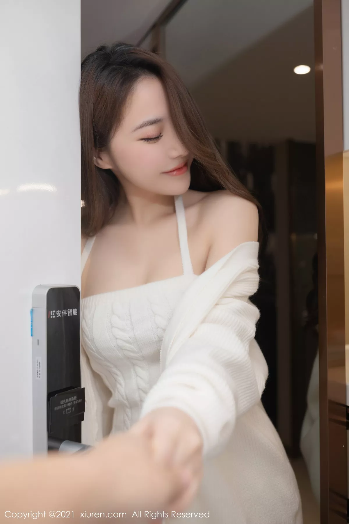 秀人集.com_[XiuRen秀人网]No.3171_嫩模鱼子酱Fish居家人妻主题白色吊带配开档肉丝裤袜诱惑写真72P