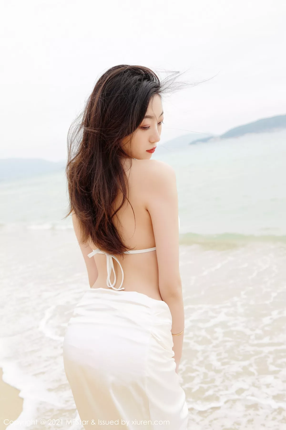 秀人集.com_[MFStar模范学院]Vol.464_嫩模安琪Yee三亚旅拍海边沙滩白色比基尼秀完美身材诱惑写真51P