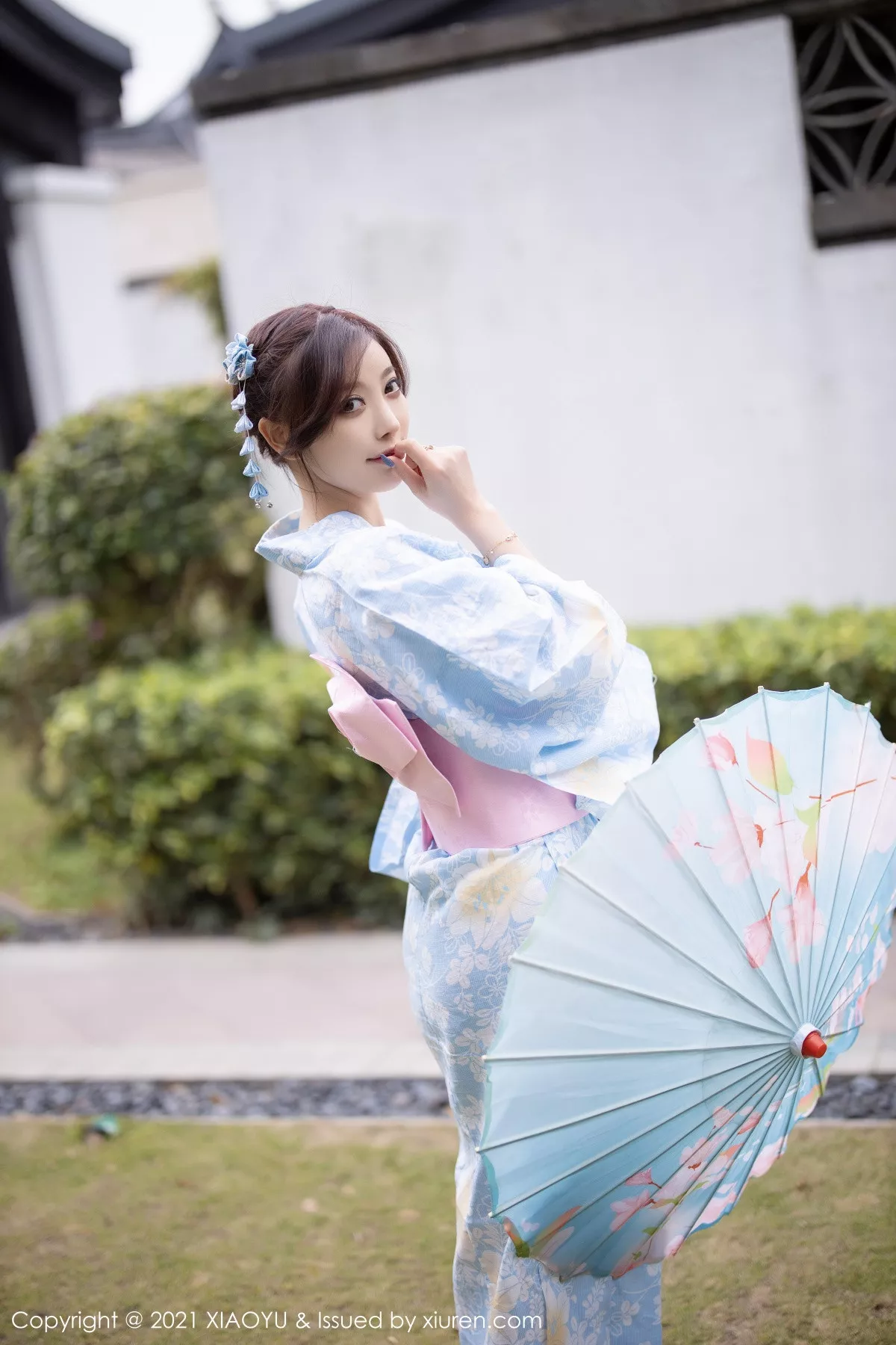 秀人集.com_[XiaoYu画语界]Vol.482_女神杨晨晨sugar厦门旅拍户外日式和服系列半脱撩人诱惑写真80P