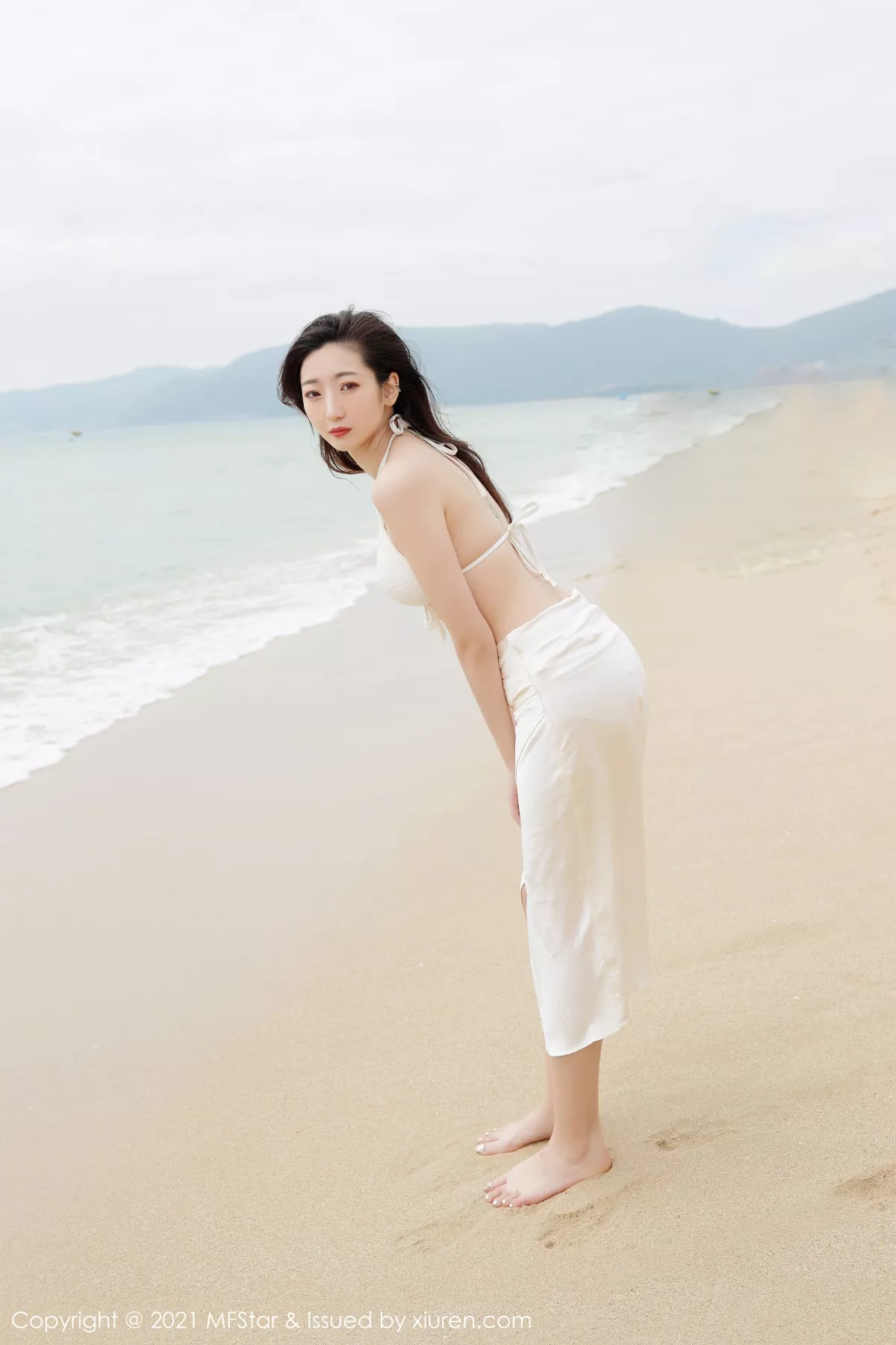 秀人集.com_[MFStar模范学院]Vol.464_嫩模安琪Yee三亚旅拍海边沙滩白色比基尼秀完美身材诱惑写真51P