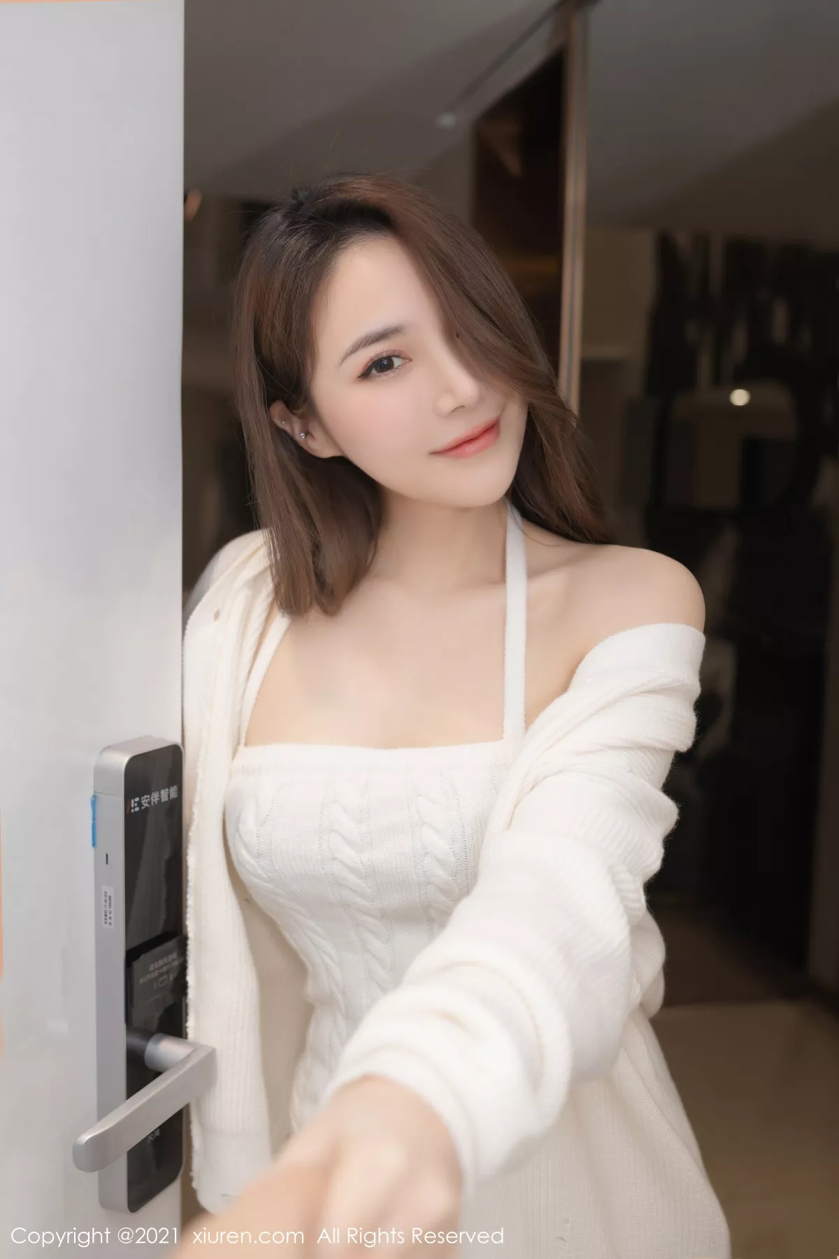 秀人集.com_[XiuRen秀人网]No.3171_嫩模鱼子酱Fish居家人妻主题白色吊带配开档肉丝裤袜诱惑写真72P
