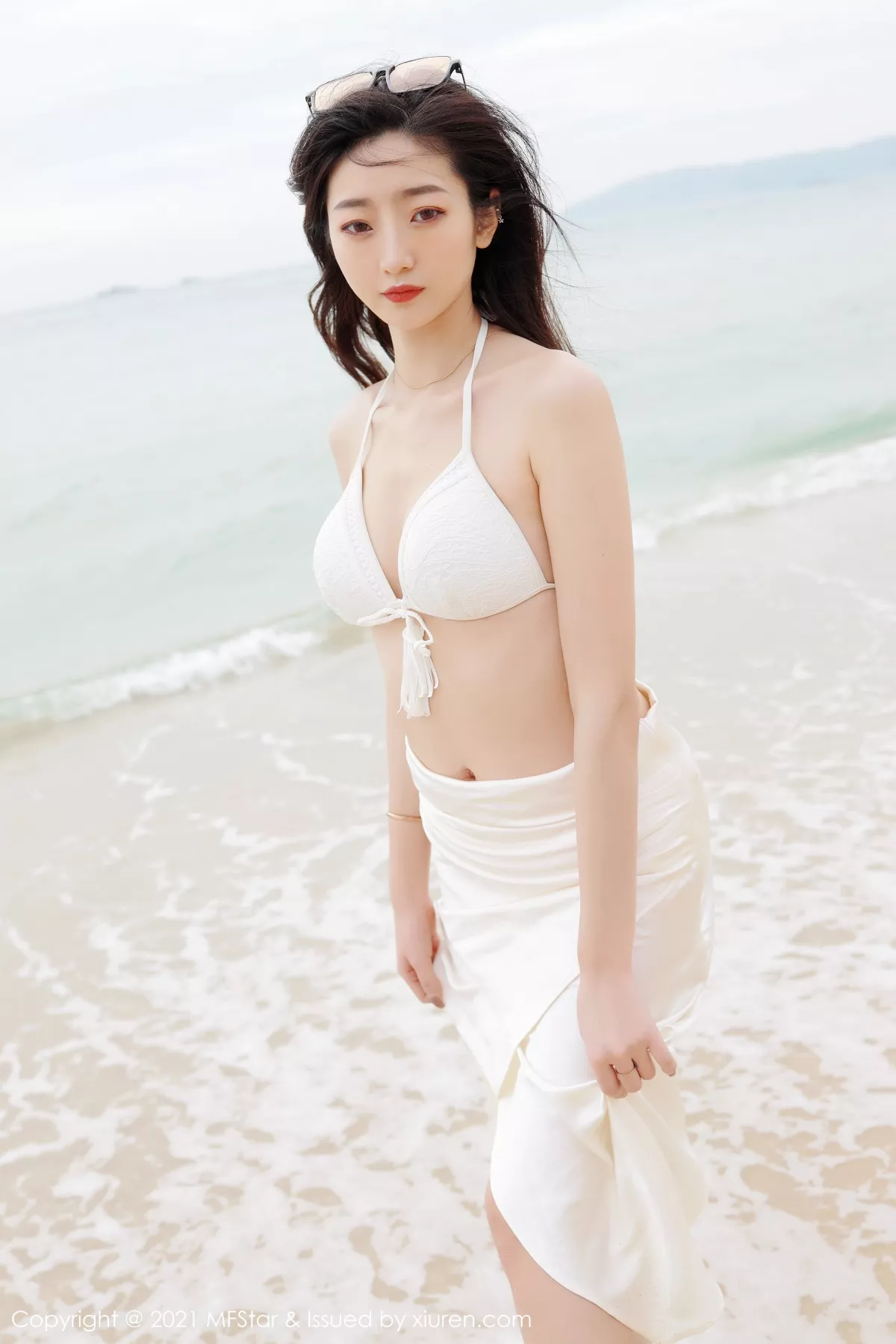秀人集.com_[MFStar模范学院]Vol.464_嫩模安琪Yee三亚旅拍海边沙滩白色比基尼秀完美身材诱惑写真51P