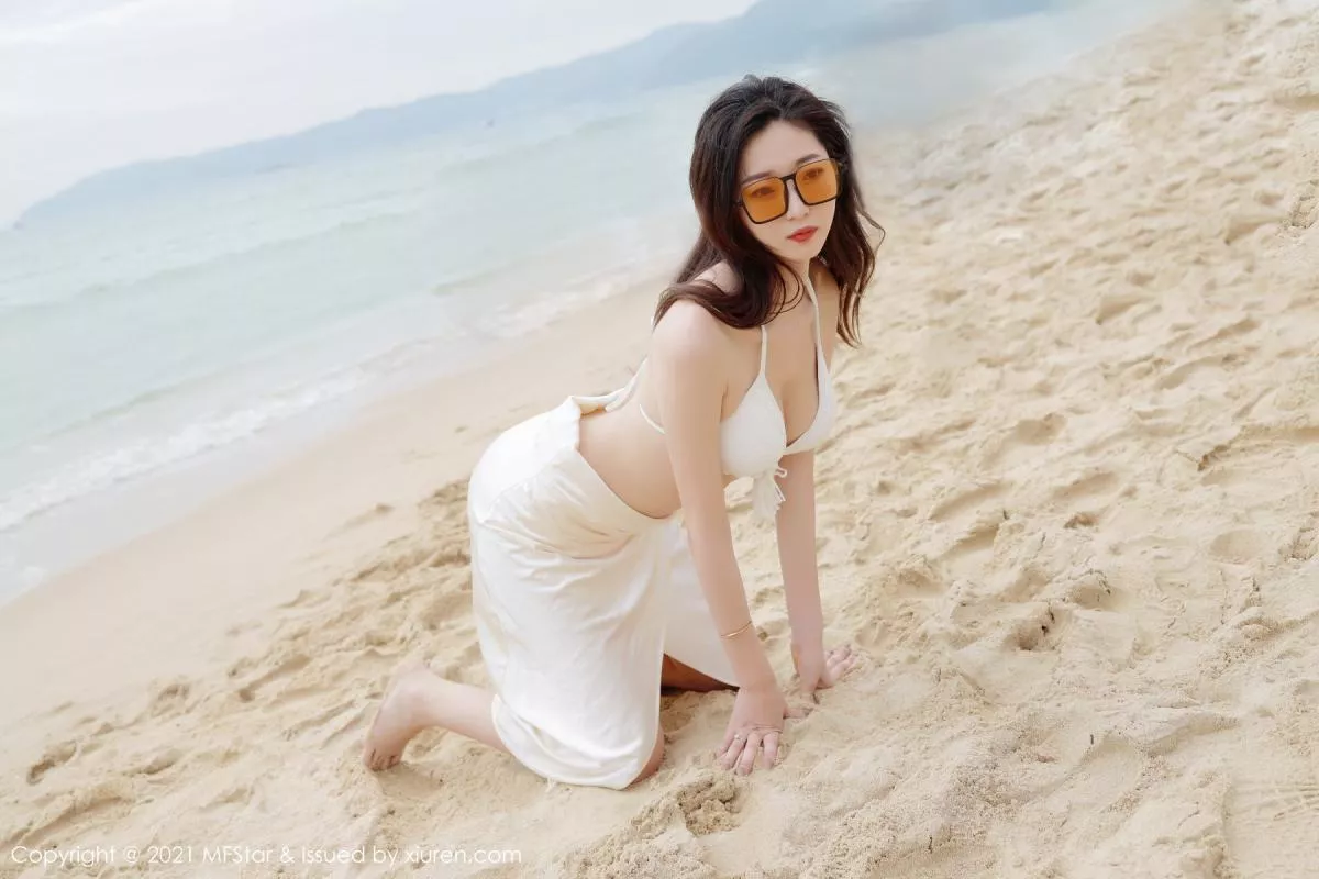 秀人集.com_[MFStar模范学院]Vol.464_嫩模安琪Yee三亚旅拍海边沙滩白色比基尼秀完美身材诱惑写真51P