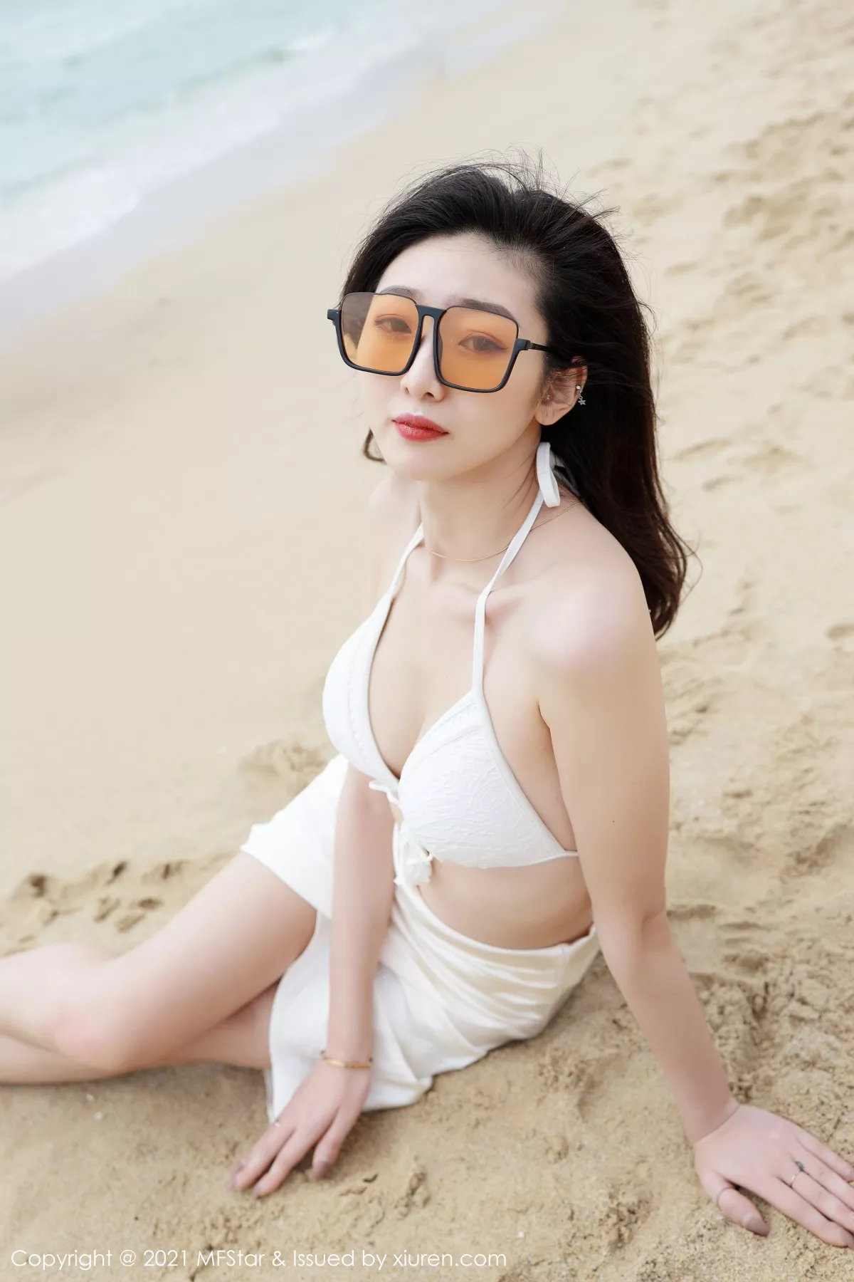 秀人集.com_[MFStar模范学院]Vol.464_嫩模安琪Yee三亚旅拍海边沙滩白色比基尼秀完美身材诱惑写真51P