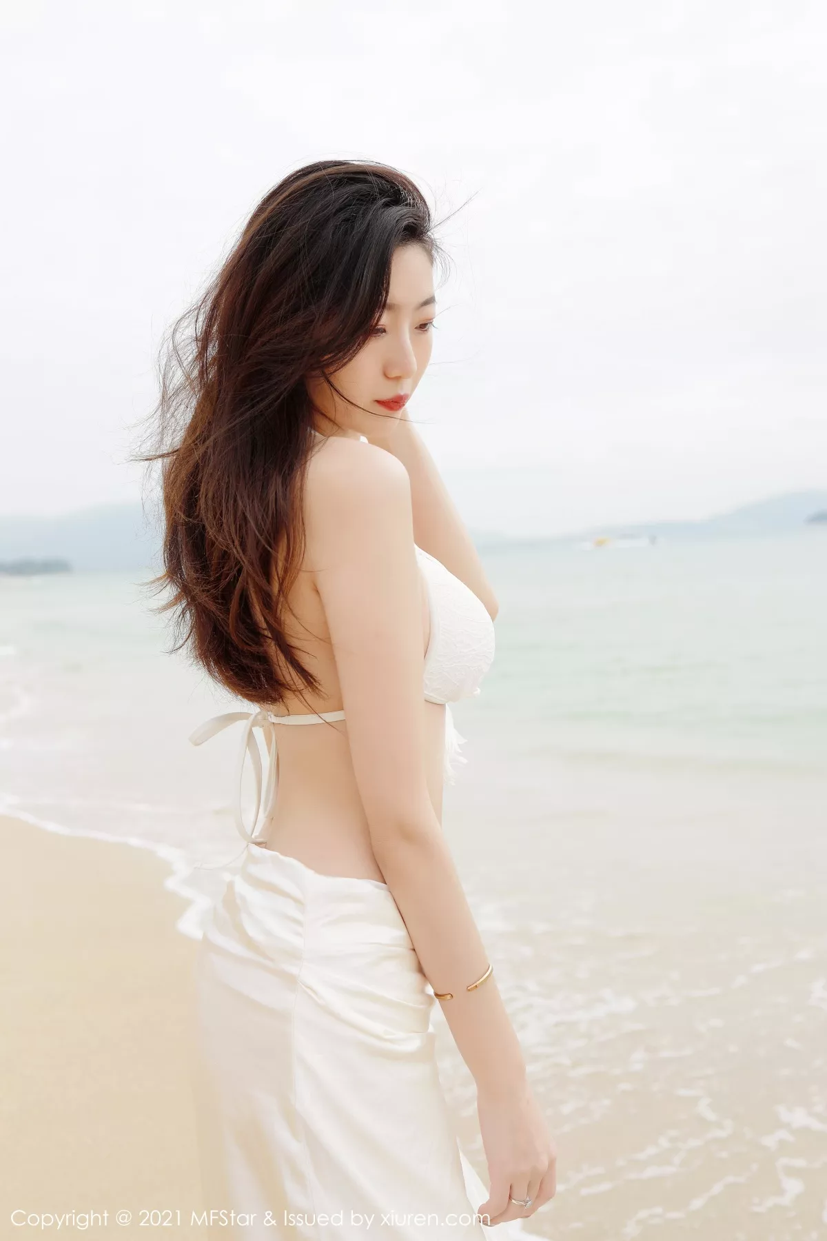 秀人集.com_[MFStar模范学院]Vol.464_嫩模安琪Yee三亚旅拍海边沙滩白色比基尼秀完美身材诱惑写真51P