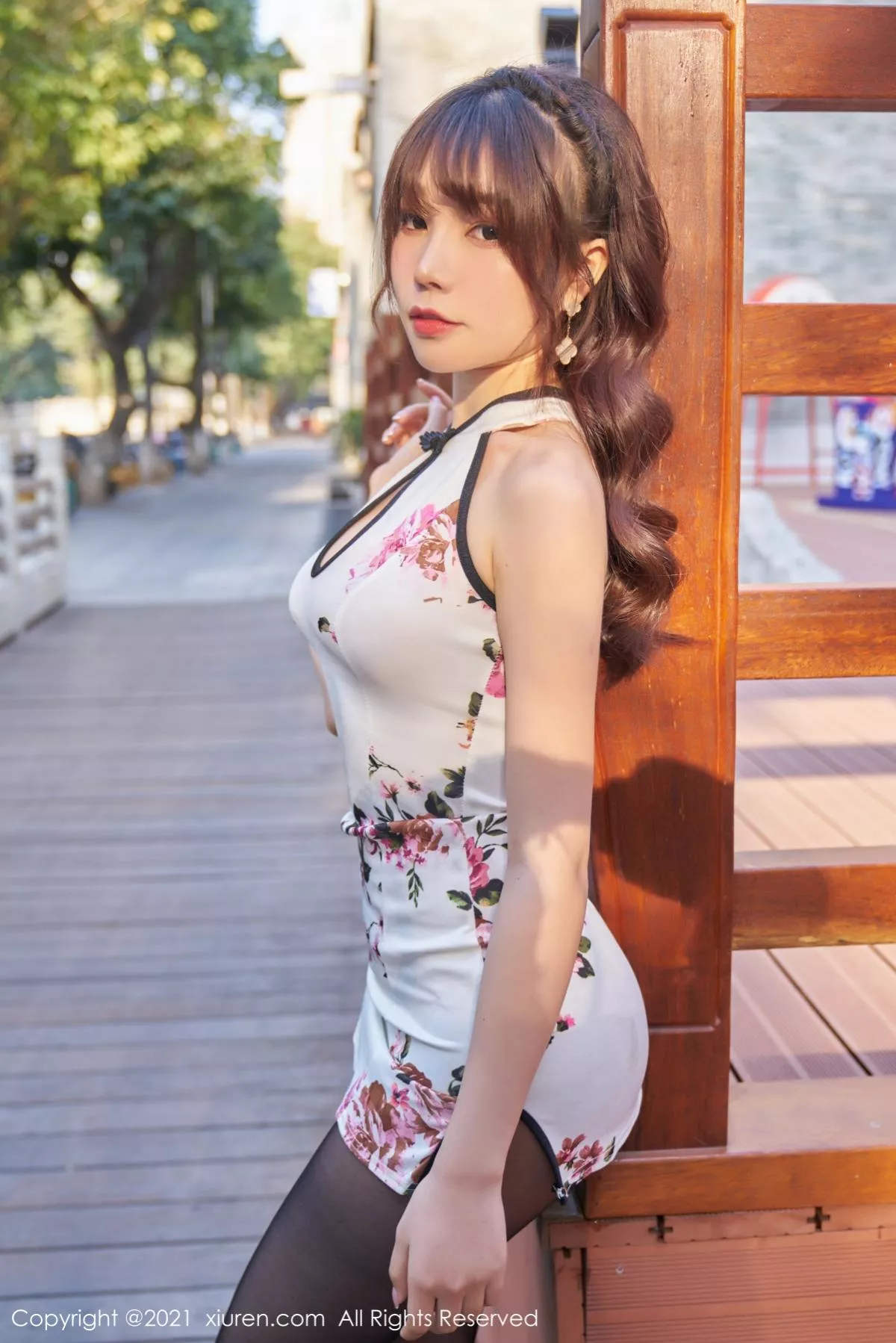 秀人集.com_[XiuRen秀人网]No.3175_女神芝芝Booty古典韵味旗袍配黑丝裤袜半撩露翘臀极致诱惑写真65P