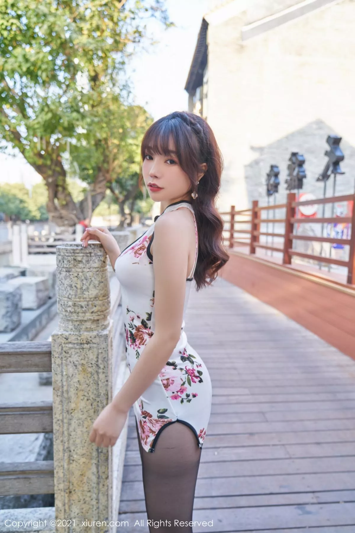 秀人集.com_[XiuRen秀人网]No.3175_女神芝芝Booty古典韵味旗袍配黑丝裤袜半撩露翘臀极致诱惑写真65P